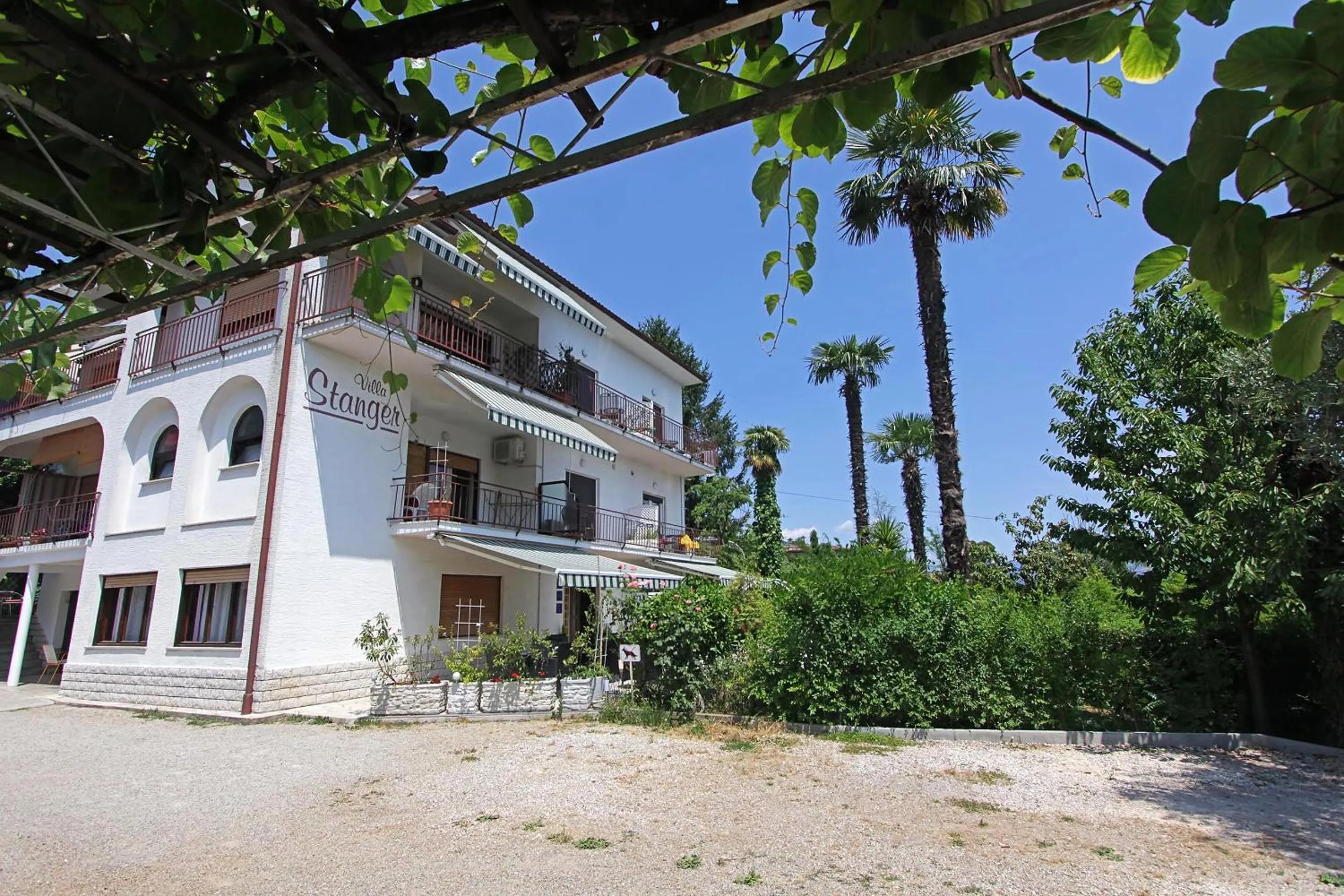 Property building in Guesthouse Villa Stanger