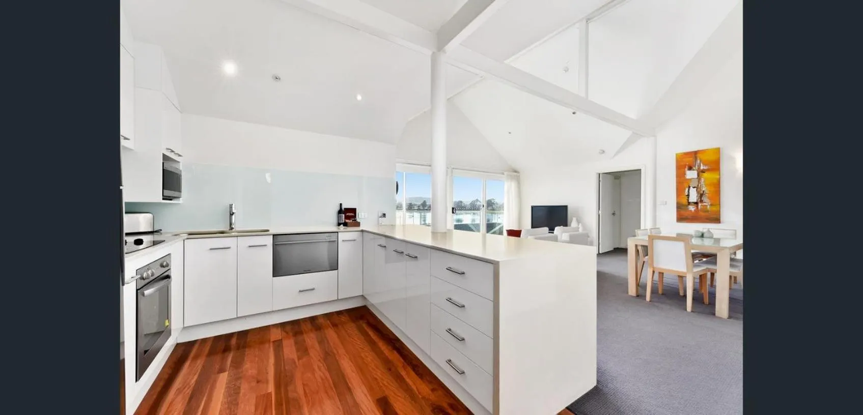 Kitchen or kitchenette in York Cove Hotel