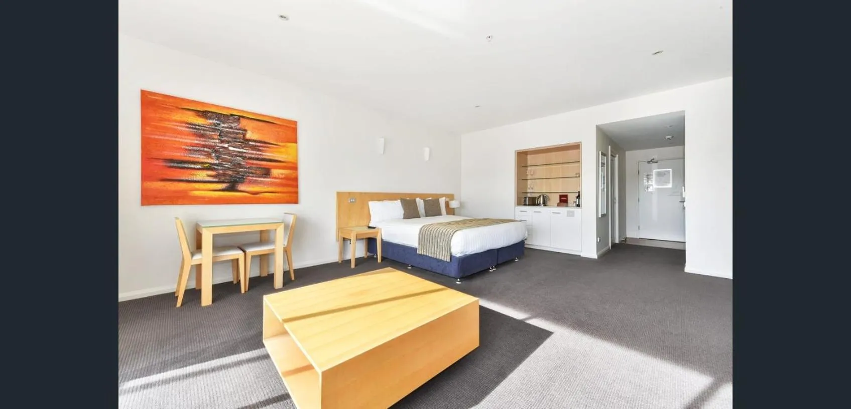 Bedroom, Bed in York Cove Hotel