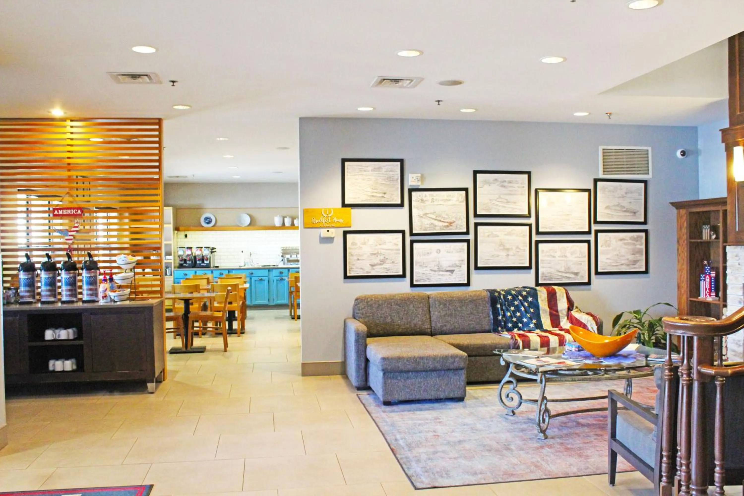 Lobby or reception in Country Inn & Suites by Radisson, Marinette, WI