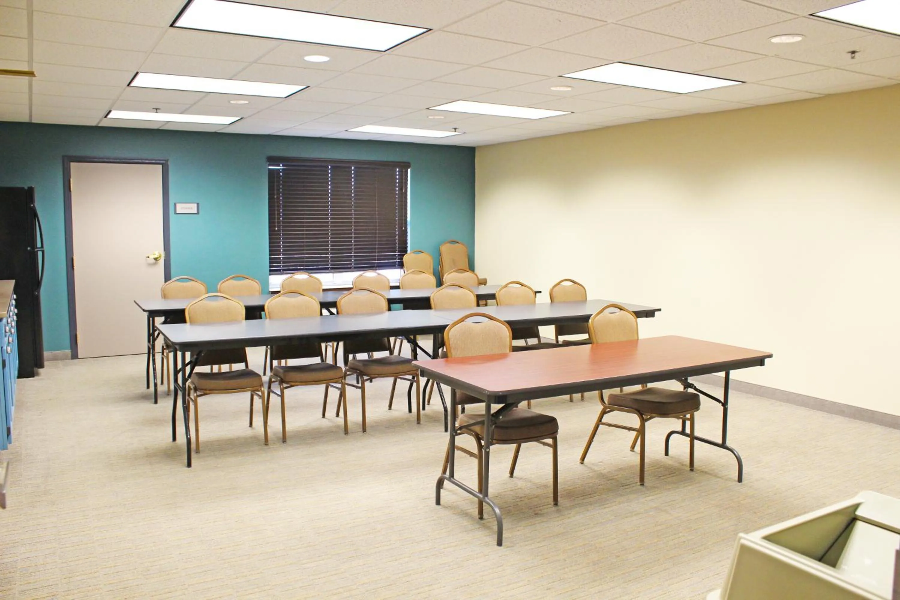 Meeting/conference room in Country Inn & Suites by Radisson, Marinette, WI