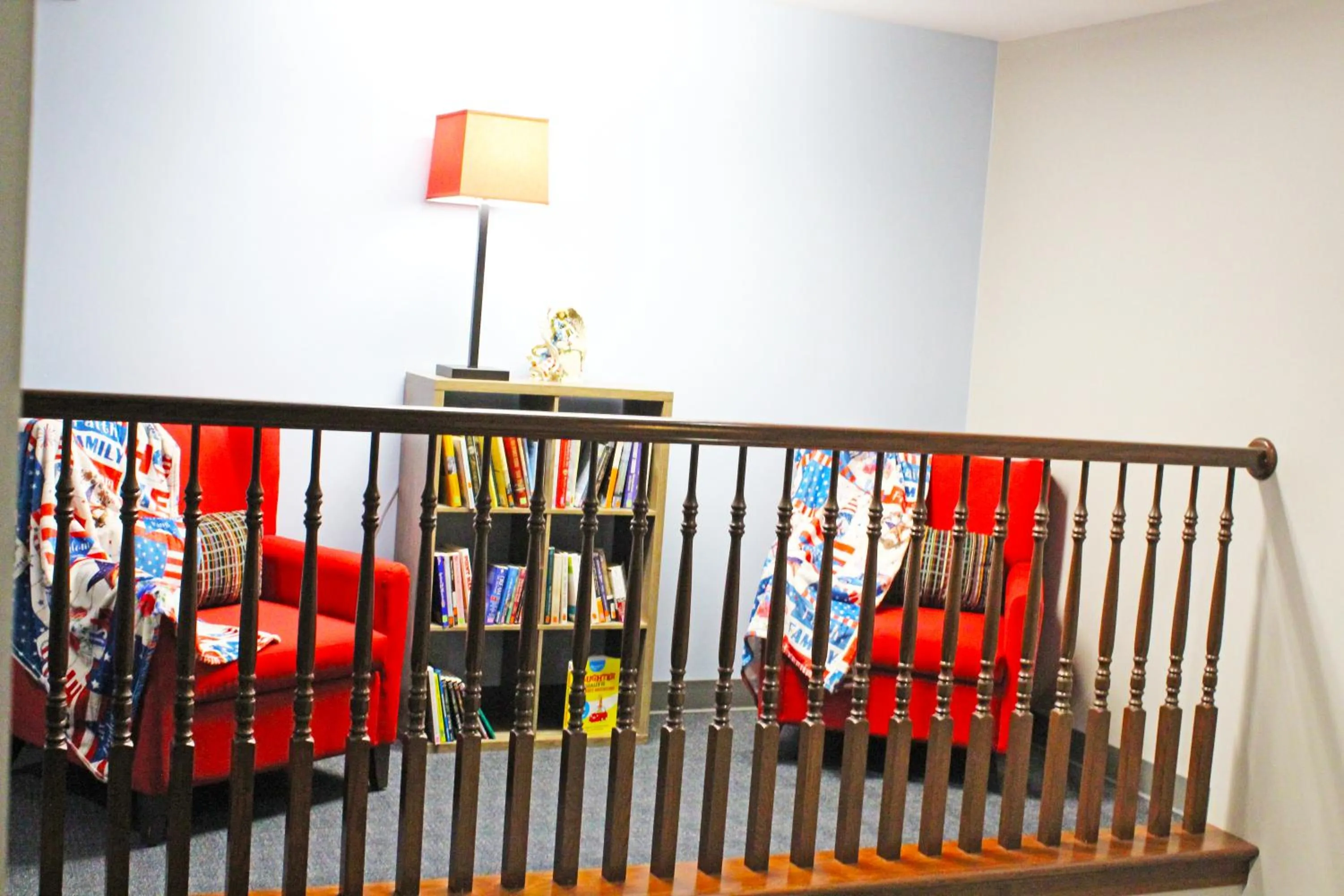 Library in Country Inn & Suites by Radisson, Marinette, WI