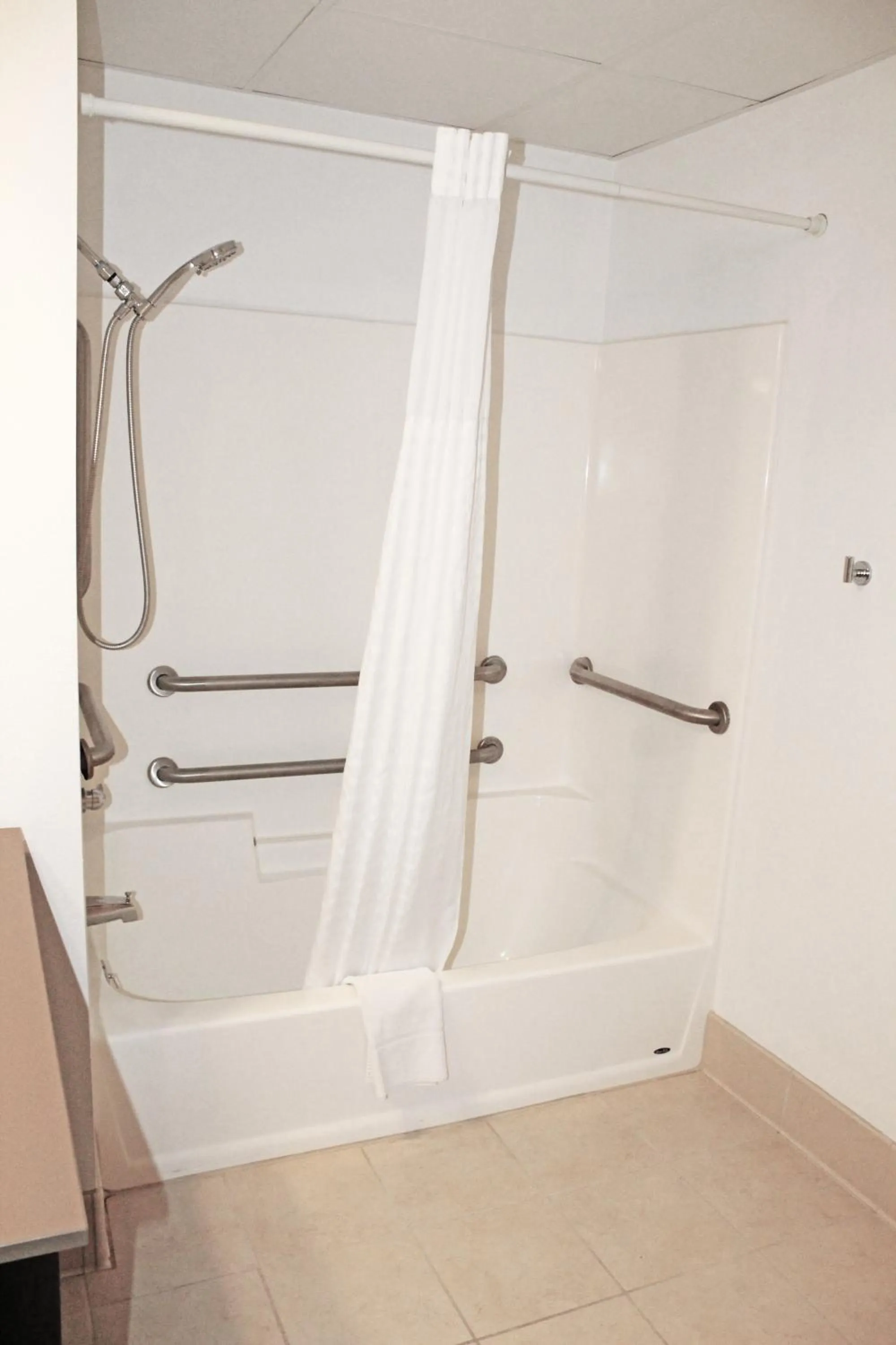 Shower in Country Inn & Suites by Radisson, Marinette, WI