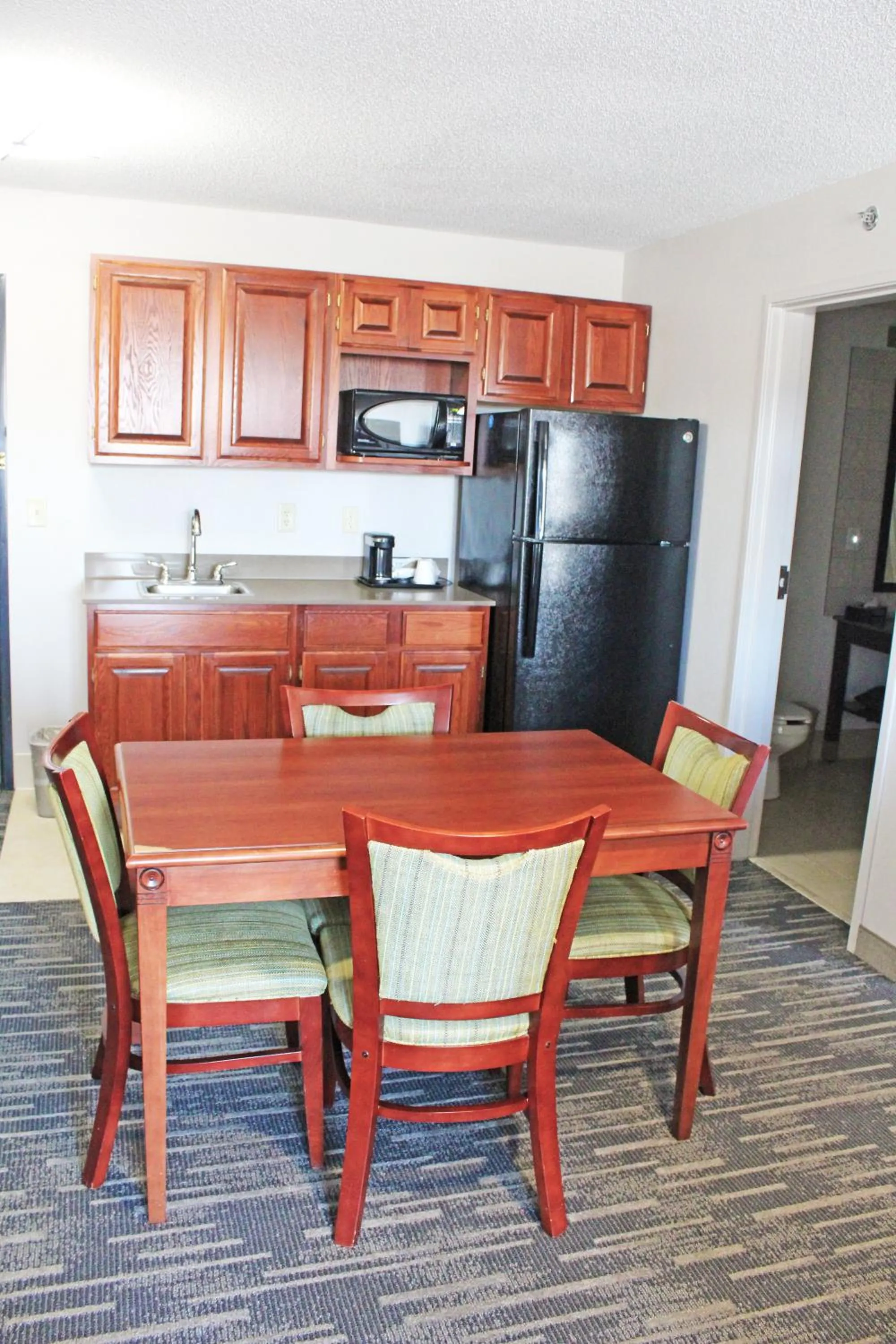 Kitchen or kitchenette in Country Inn & Suites by Radisson, Marinette, WI