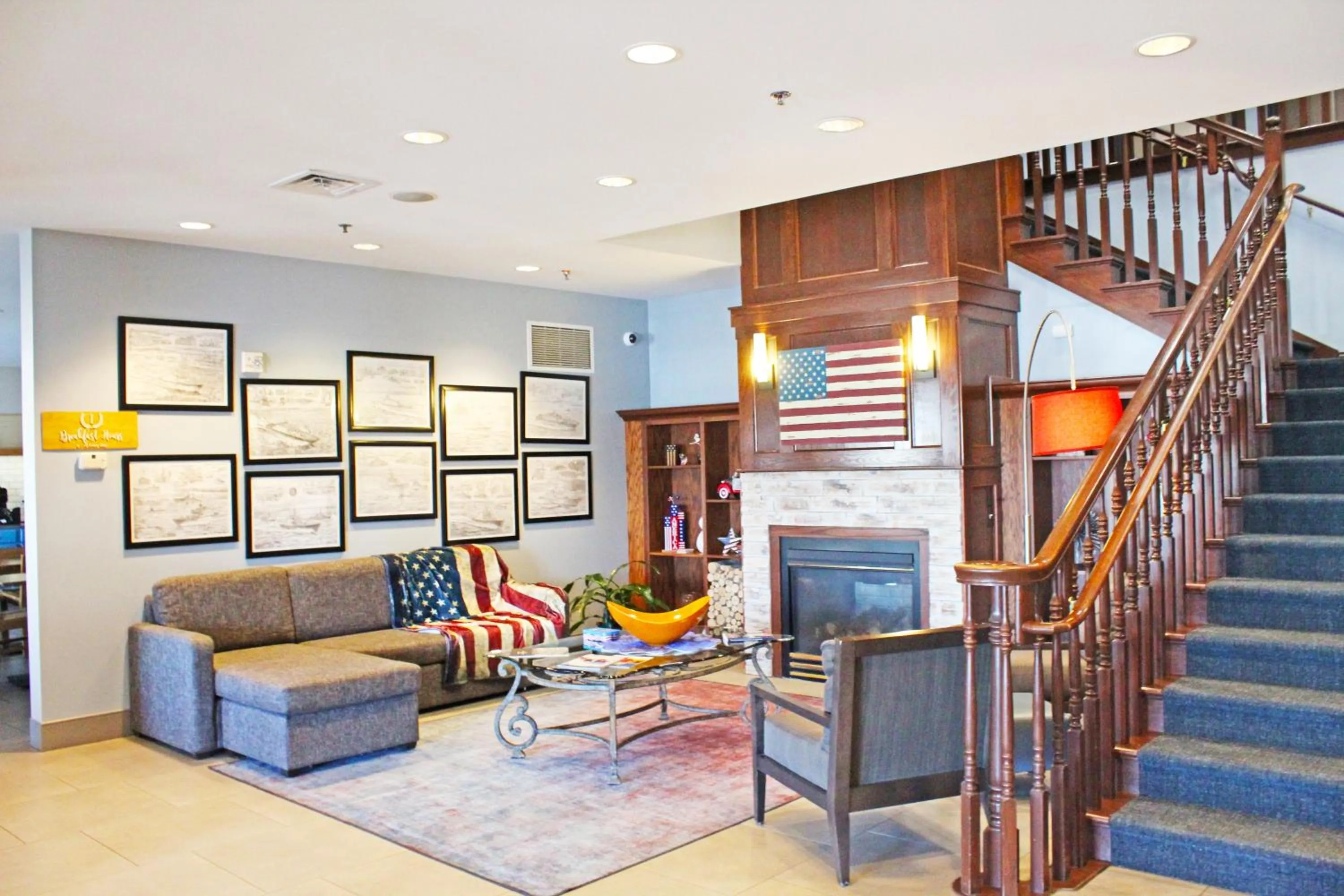 Lobby or reception in Country Inn & Suites by Radisson, Marinette, WI