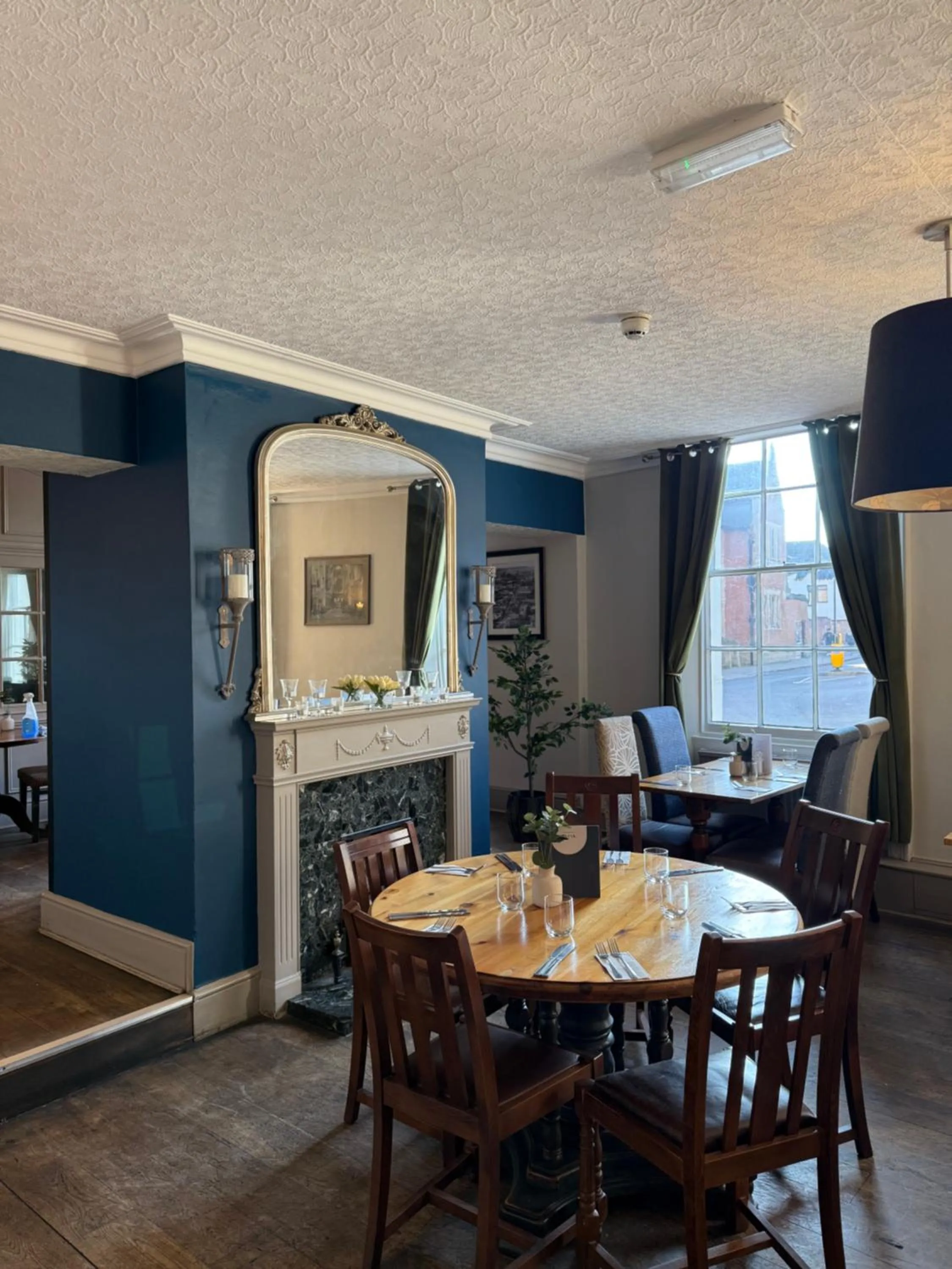 Restaurant/places to eat in Lamb Hotel by Greene King Inns