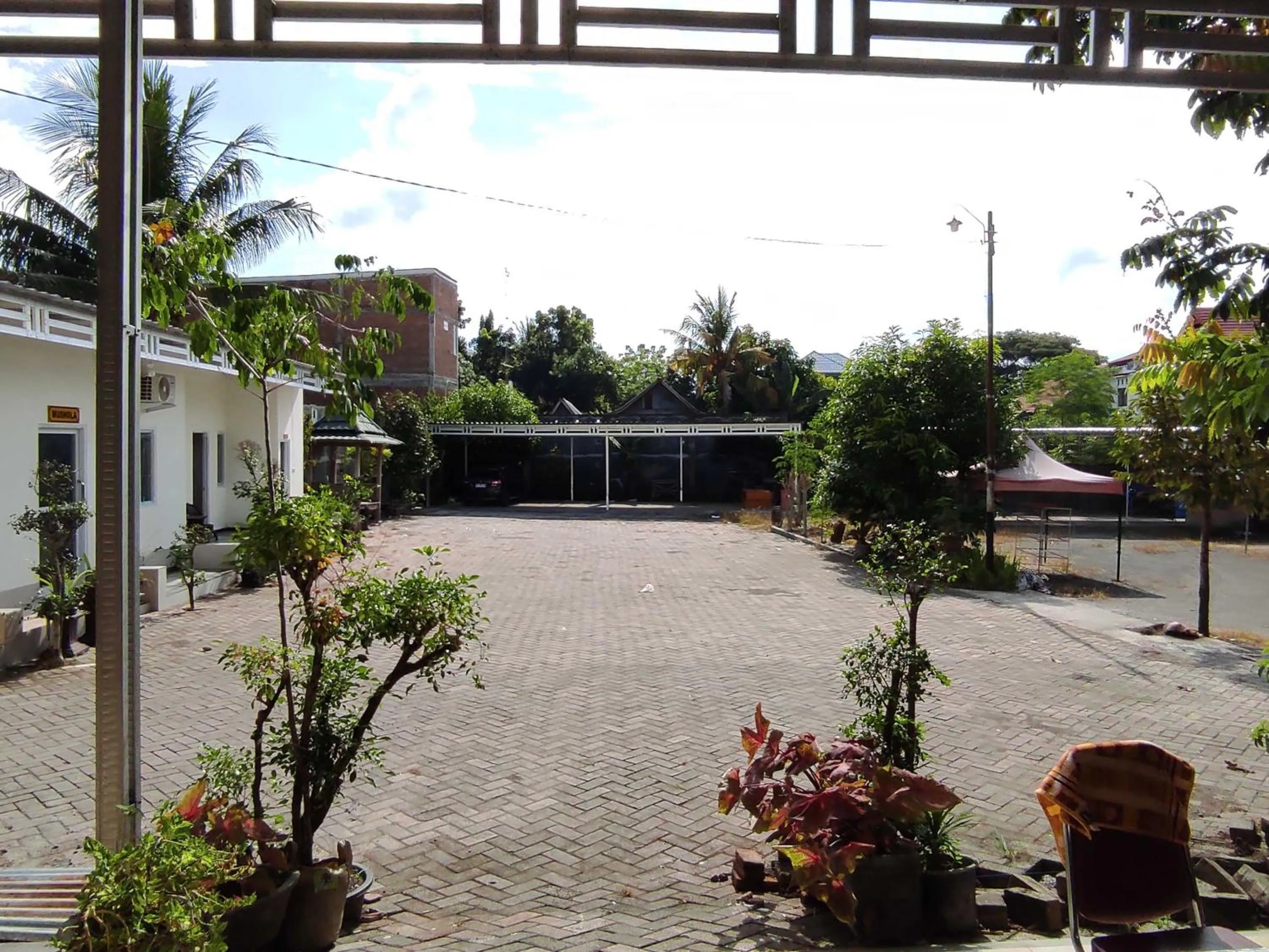 Facade/entrance in Hotel O Wisma Syariah Lahundape