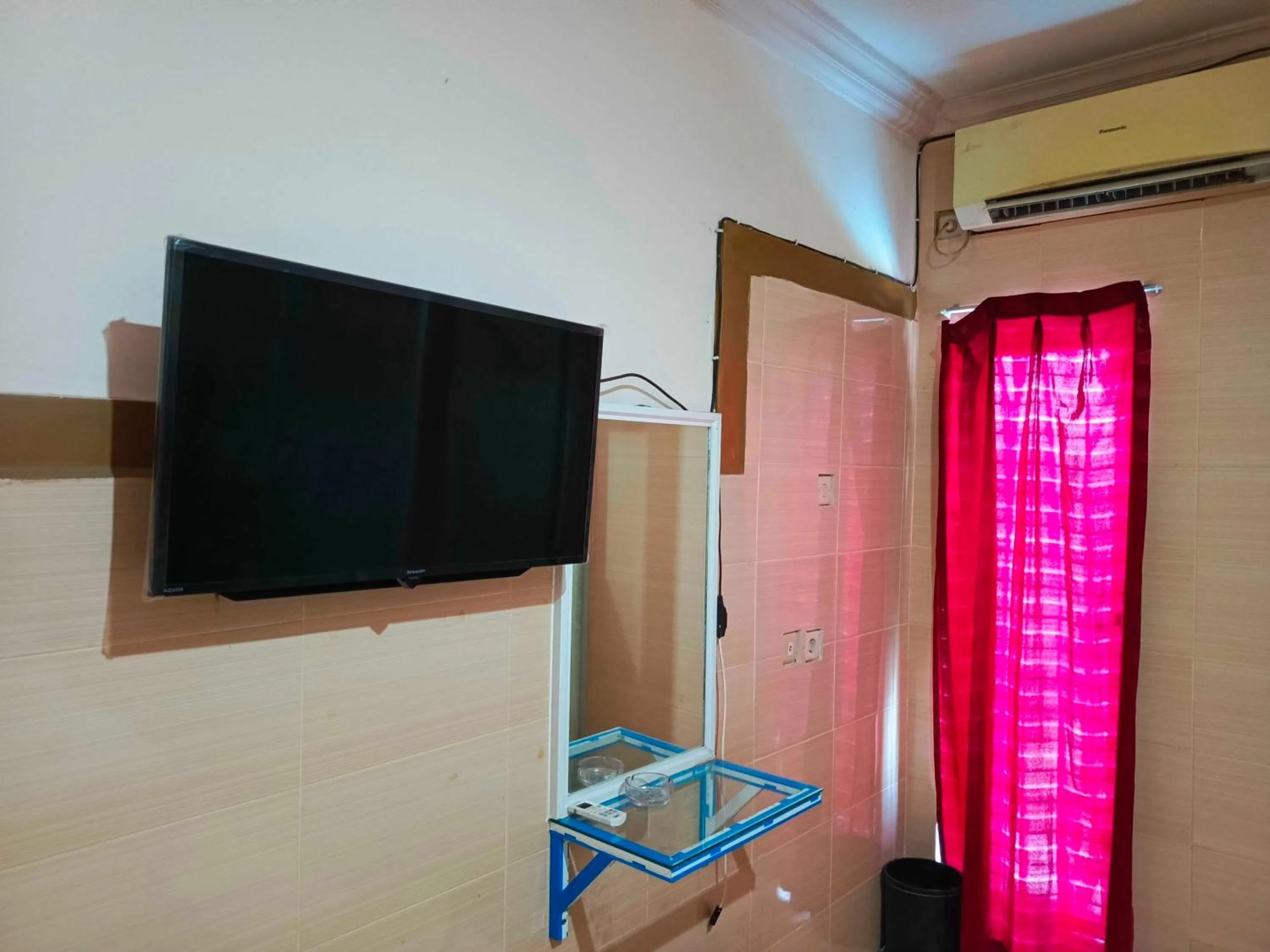 Bedroom in Hotel O Wisma Syariah Lahundape