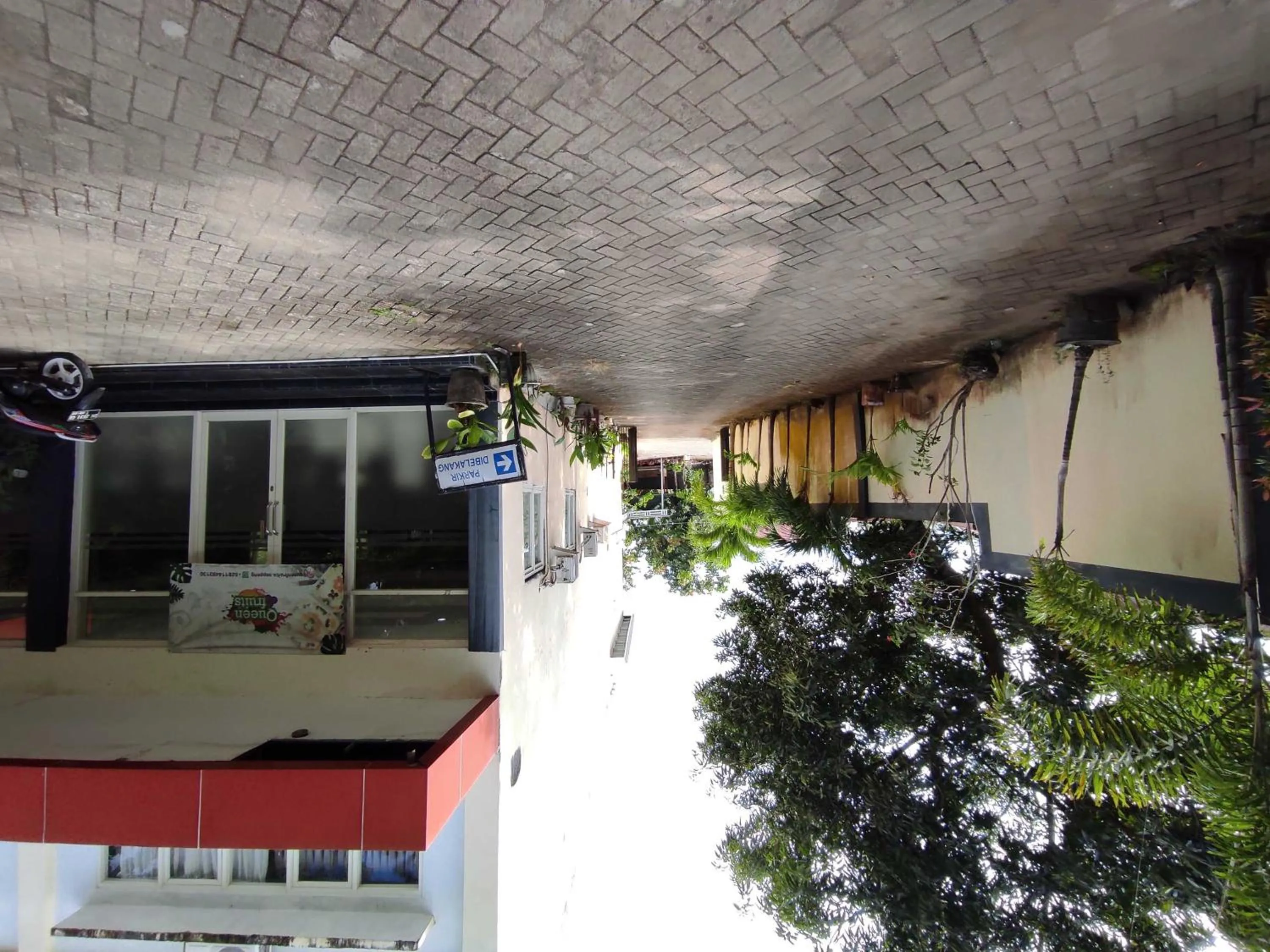 Facade/entrance in Hotel O Wisma Syariah Lahundape