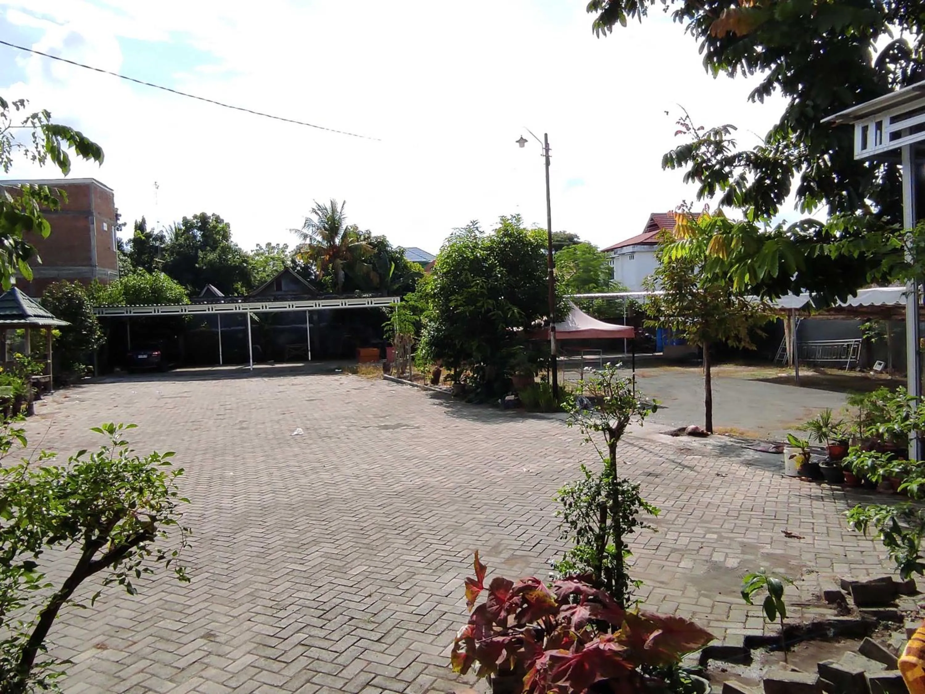 Facade/entrance in Hotel O Wisma Syariah Lahundape