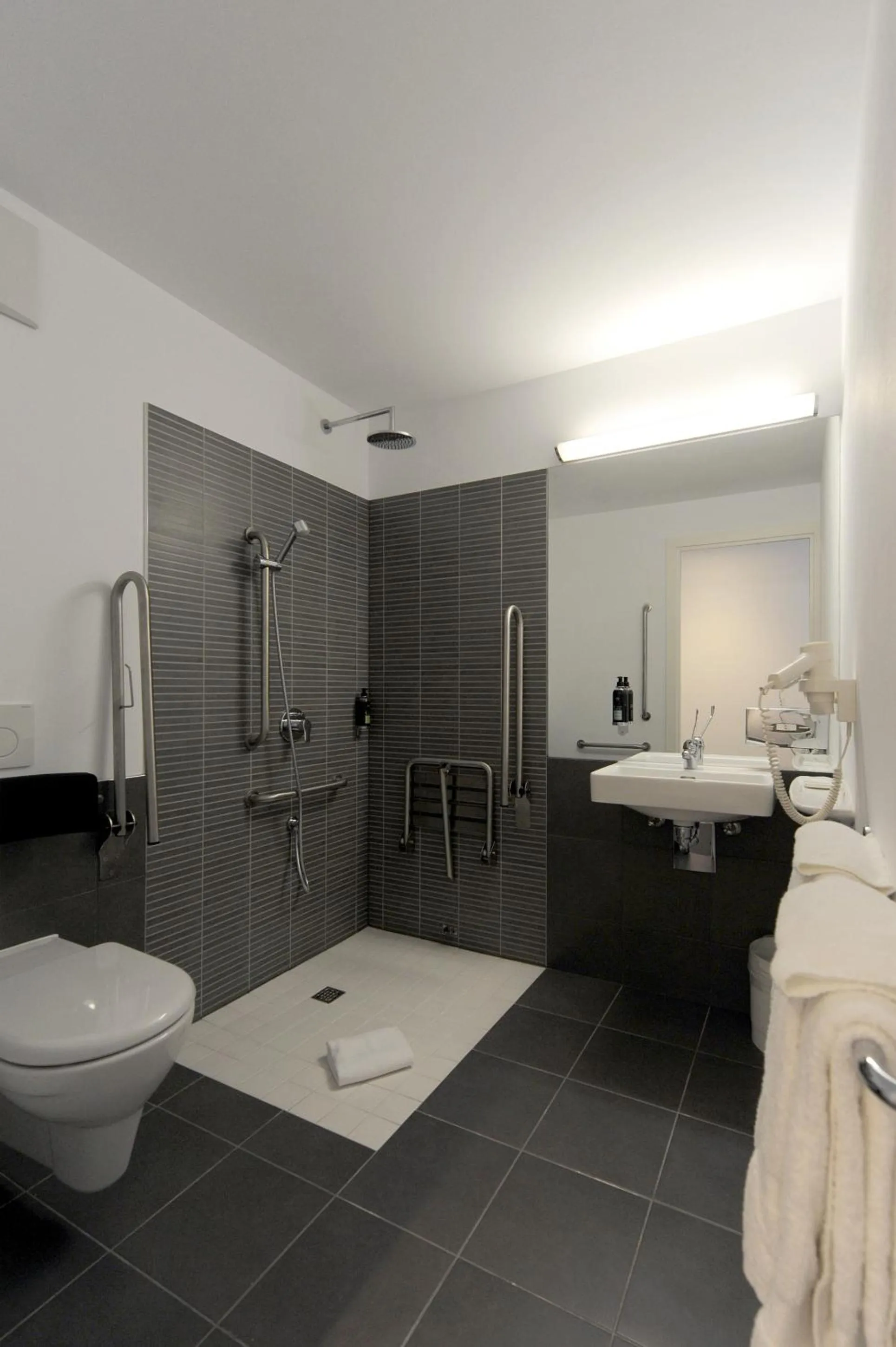 Bathroom in Hôtel de la Source Yverdon-les-Bains