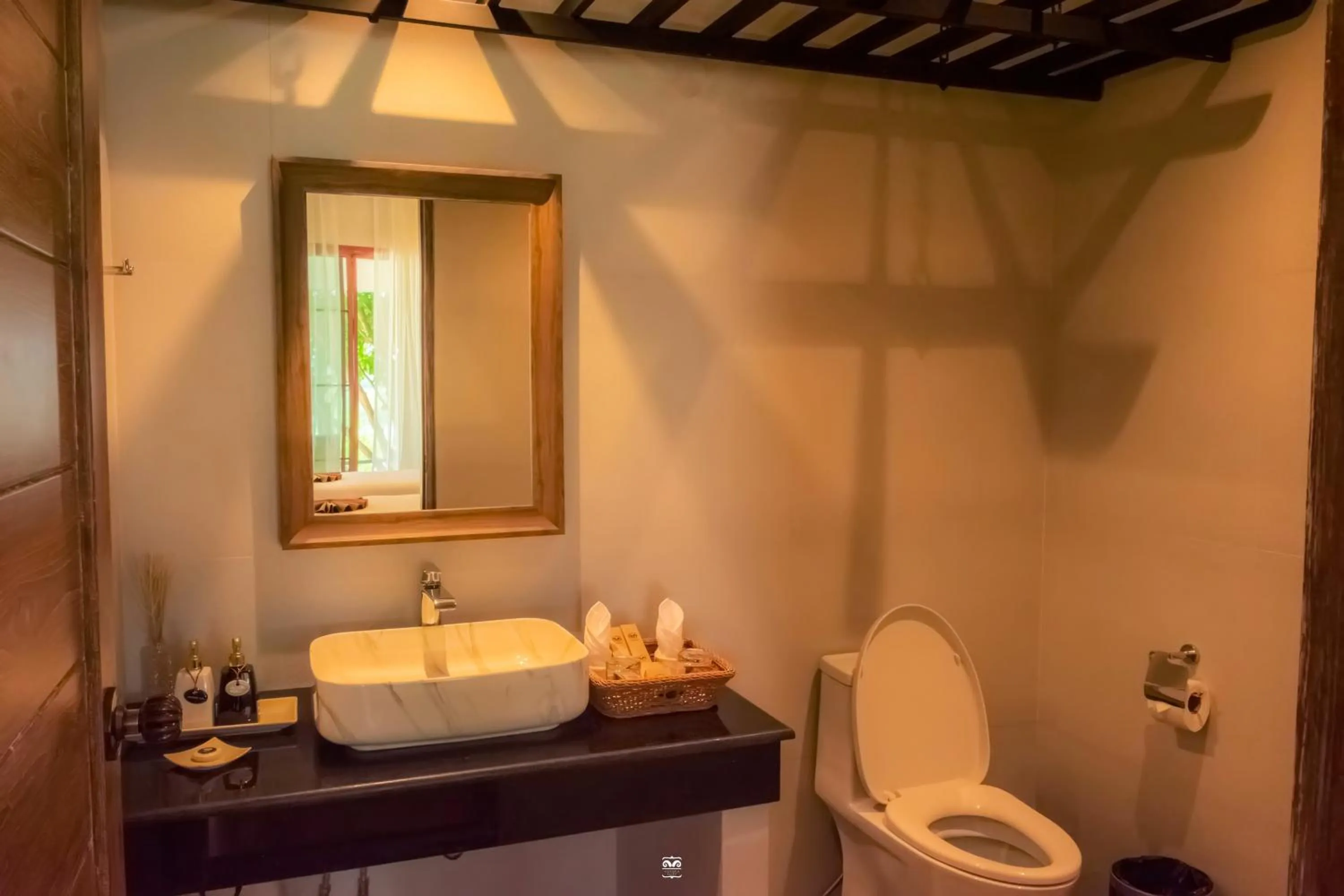 Toilet in Victoria Cliff Hotel & Resort, Kawthaung