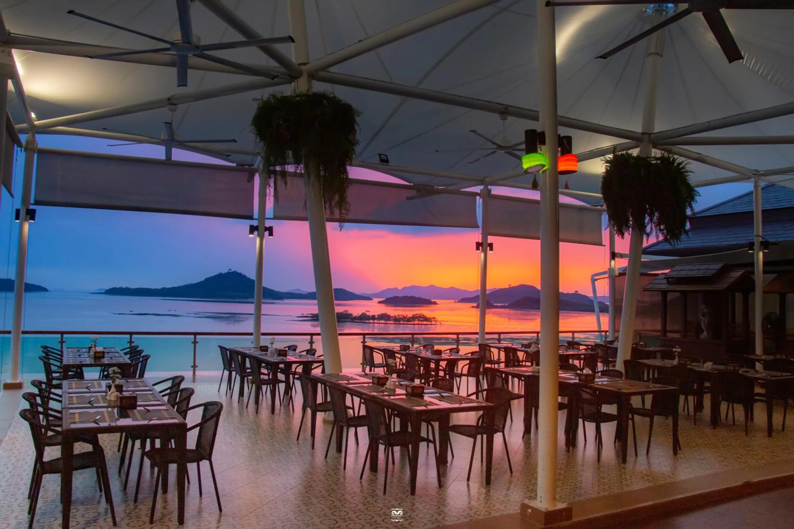 Restaurant/places to eat in Victoria Cliff Hotel & Resort, Kawthaung