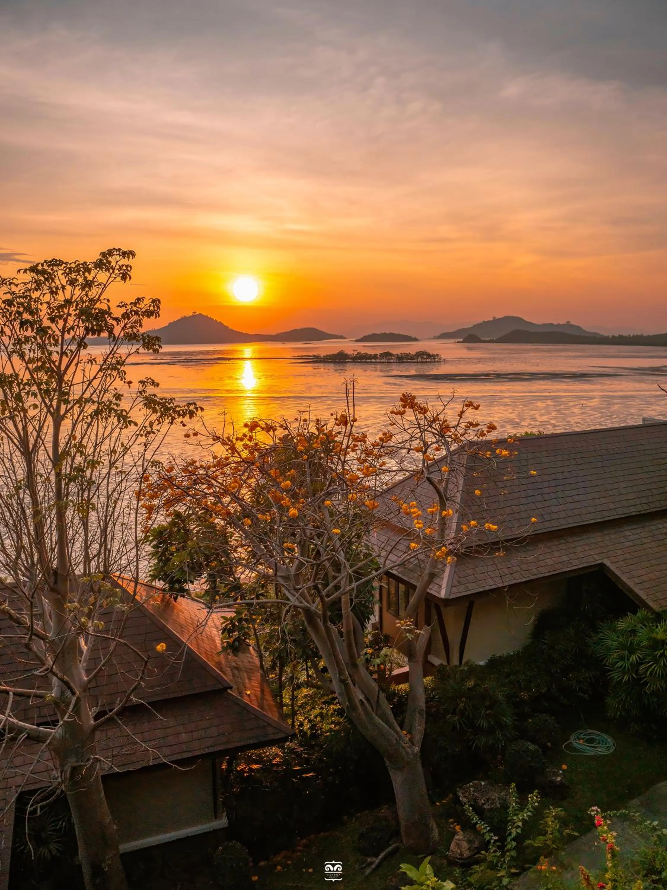 Day in Victoria Cliff Hotel & Resort, Kawthaung