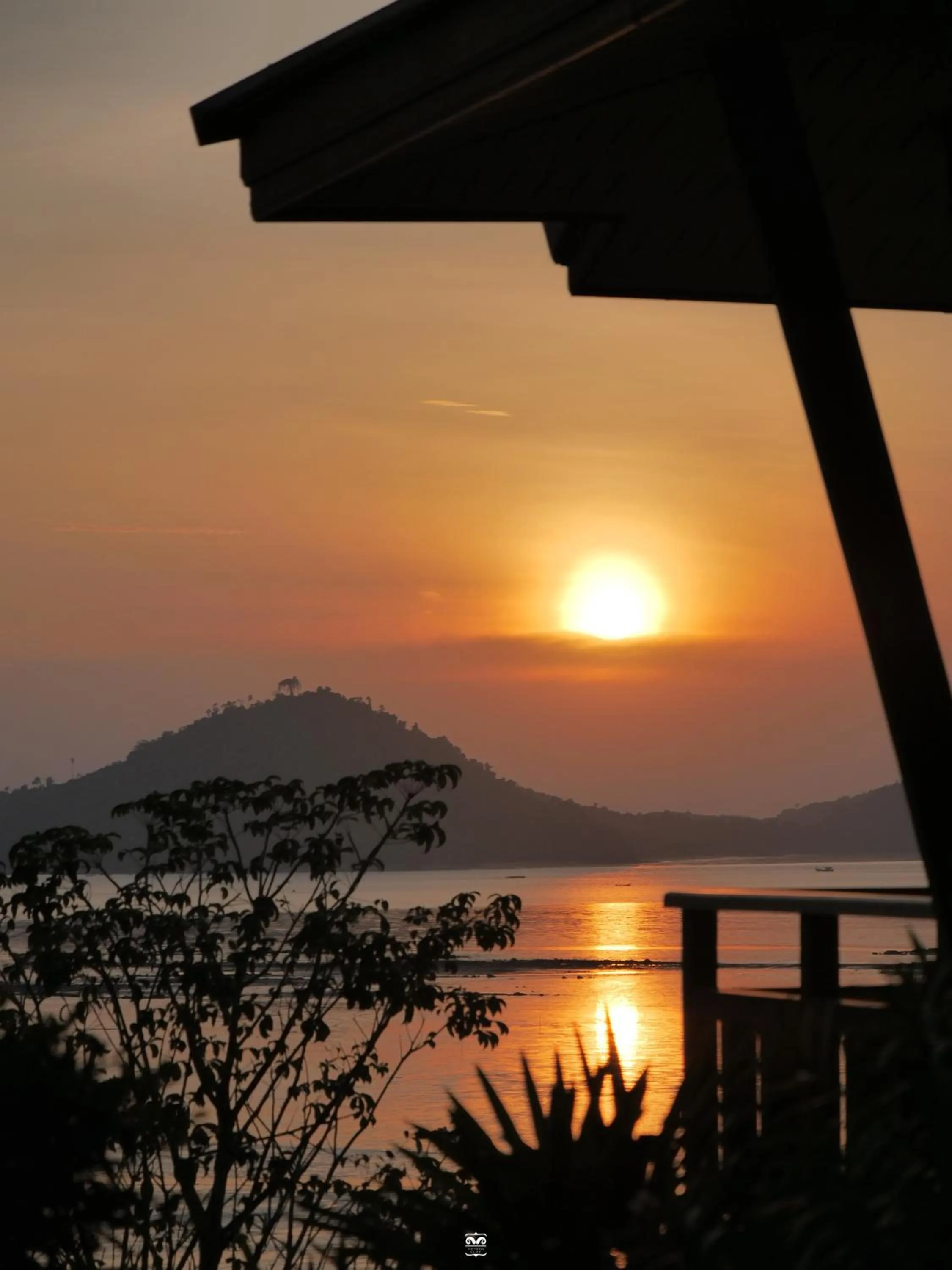 Day in Victoria Cliff Hotel & Resort, Kawthaung