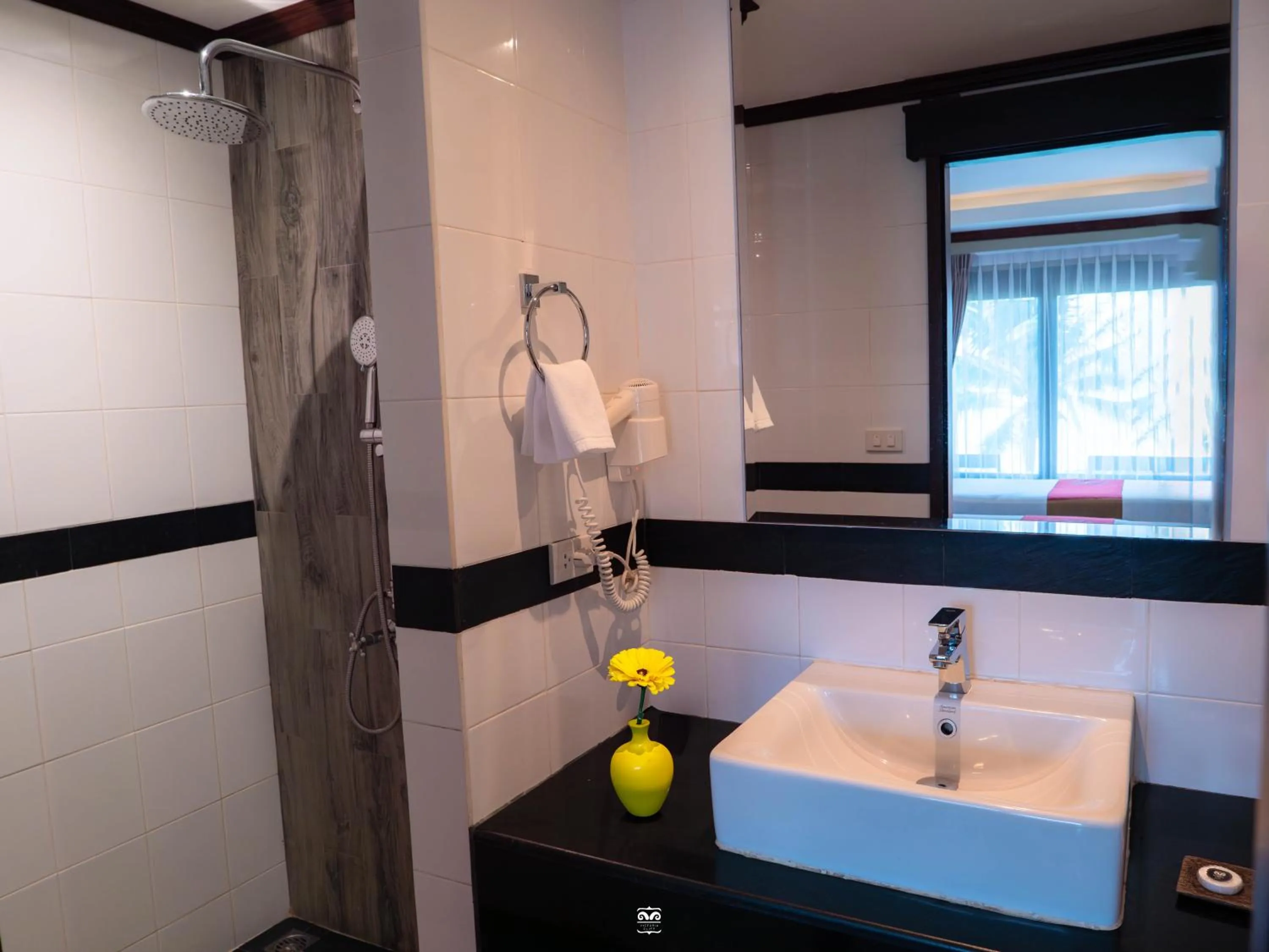 Shower in Victoria Cliff Hotel & Resort, Kawthaung