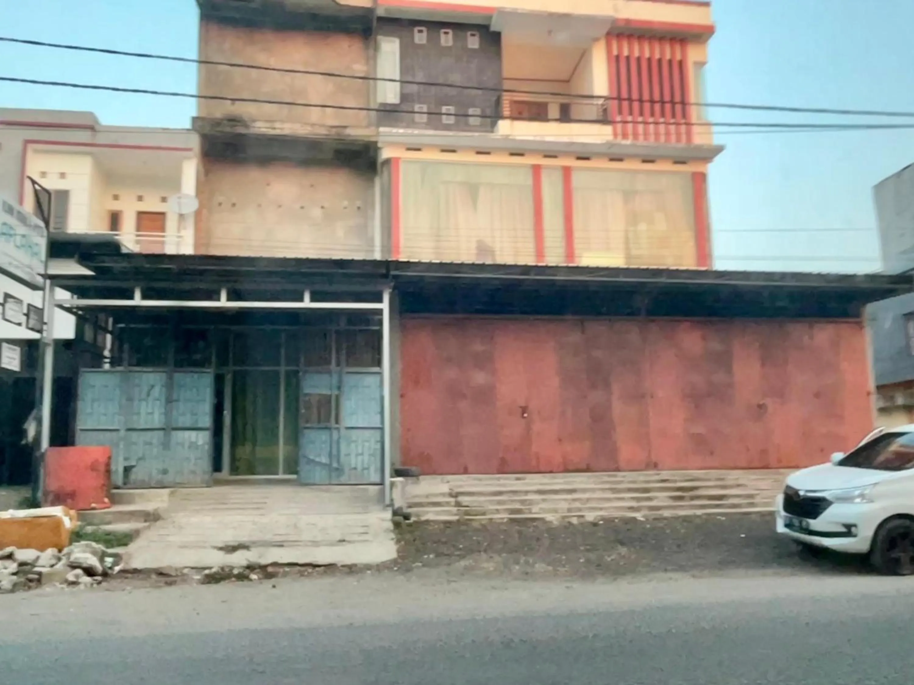 Facade/entrance in Hotel O Kos Citra Syariah Near Bukit Marezo