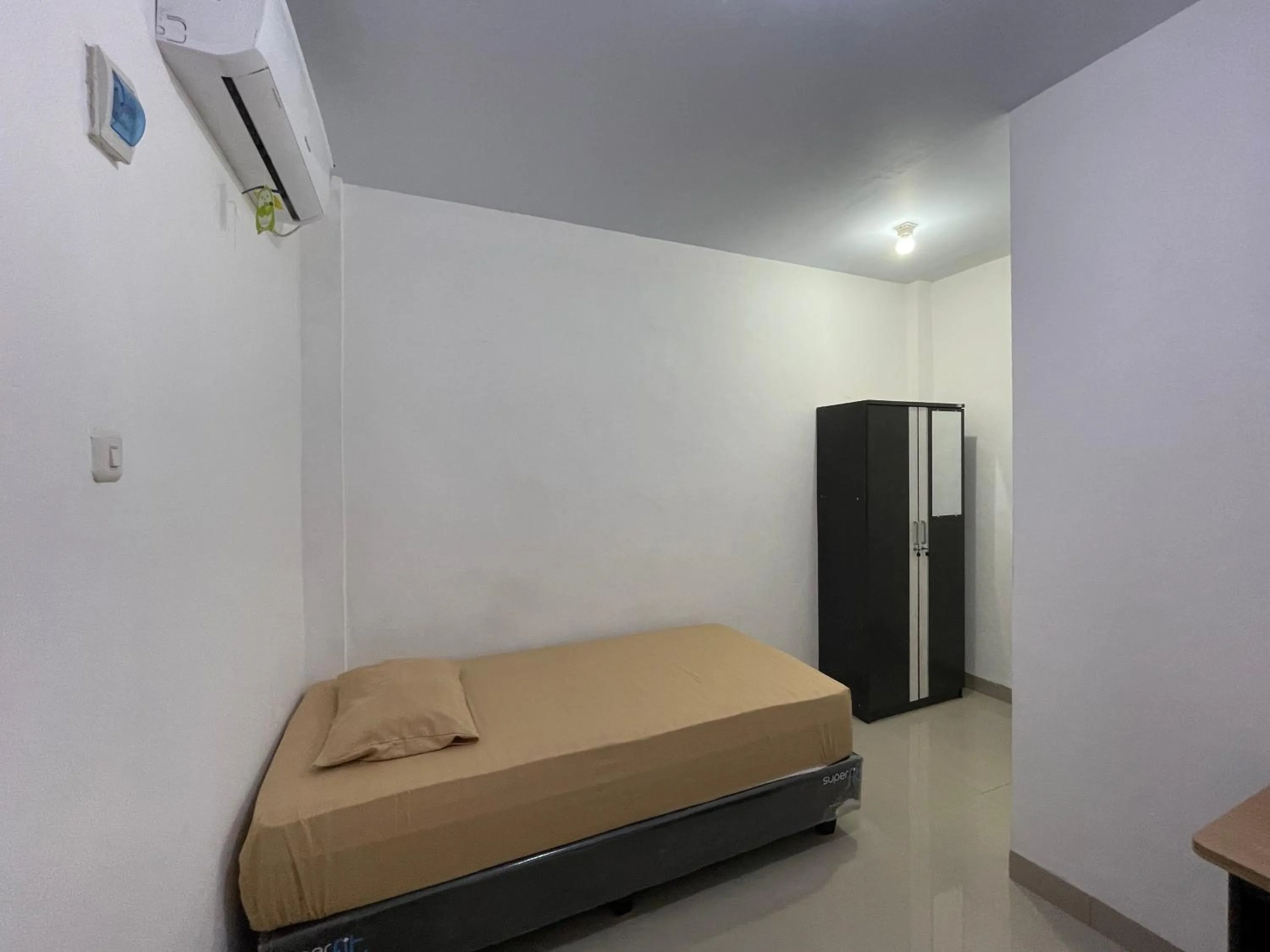 Bedroom, Bed in Hotel O Penginapan Musafir Syariah Near Paramount Woman & Childern's Hospital