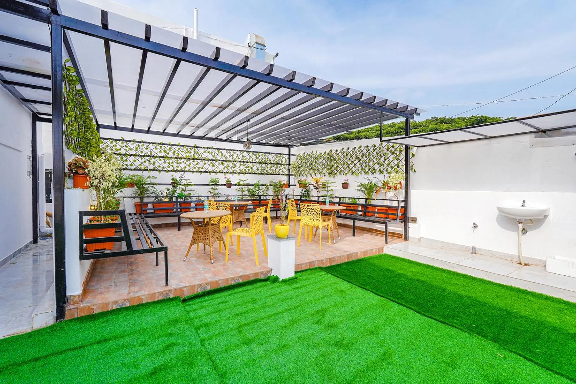 Restaurant/places to eat in FabHotel Ivory Pearl - Nr Sony Signal