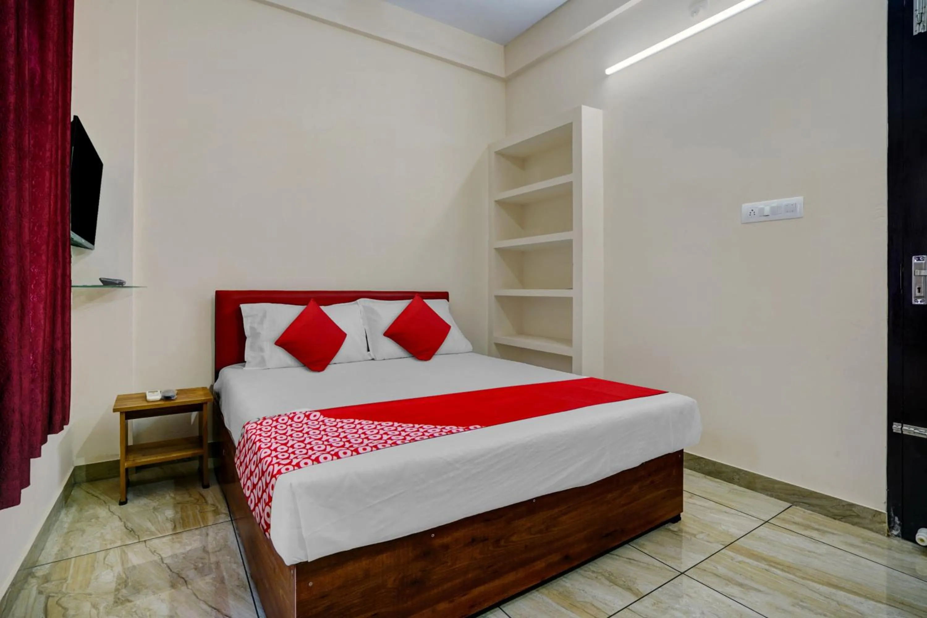 Bedroom, Bed in Hotel O Versatile Inn