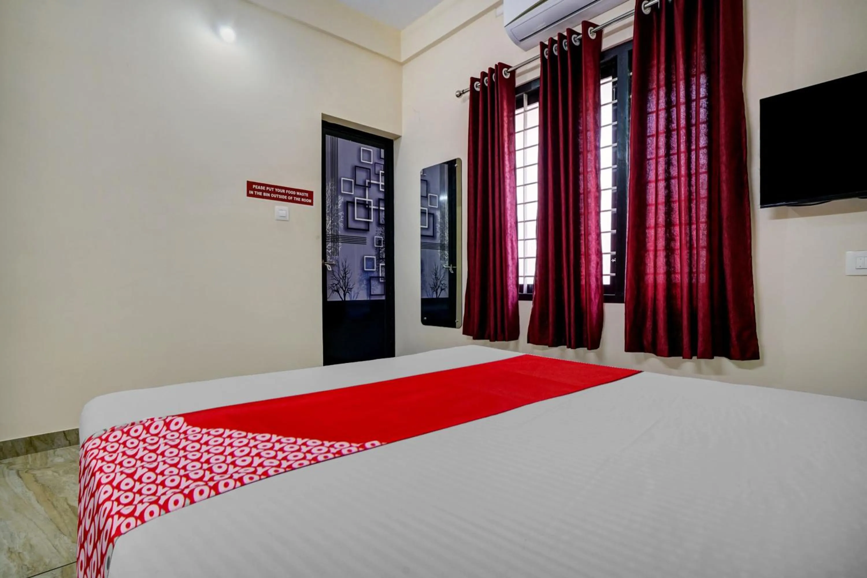 Bedroom, Bed in Hotel O Versatile Inn