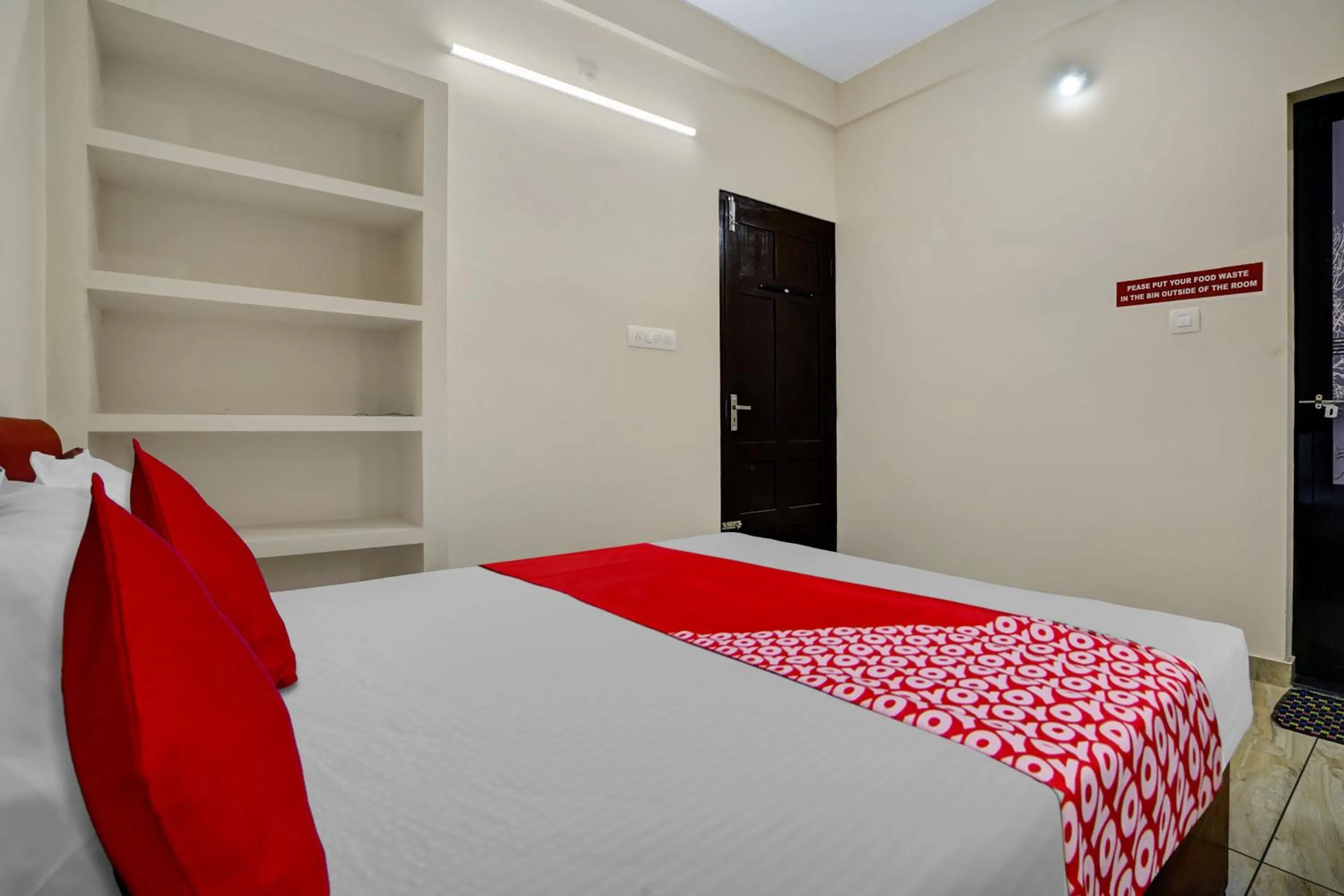 Bedroom, Bed in Hotel O Versatile Inn