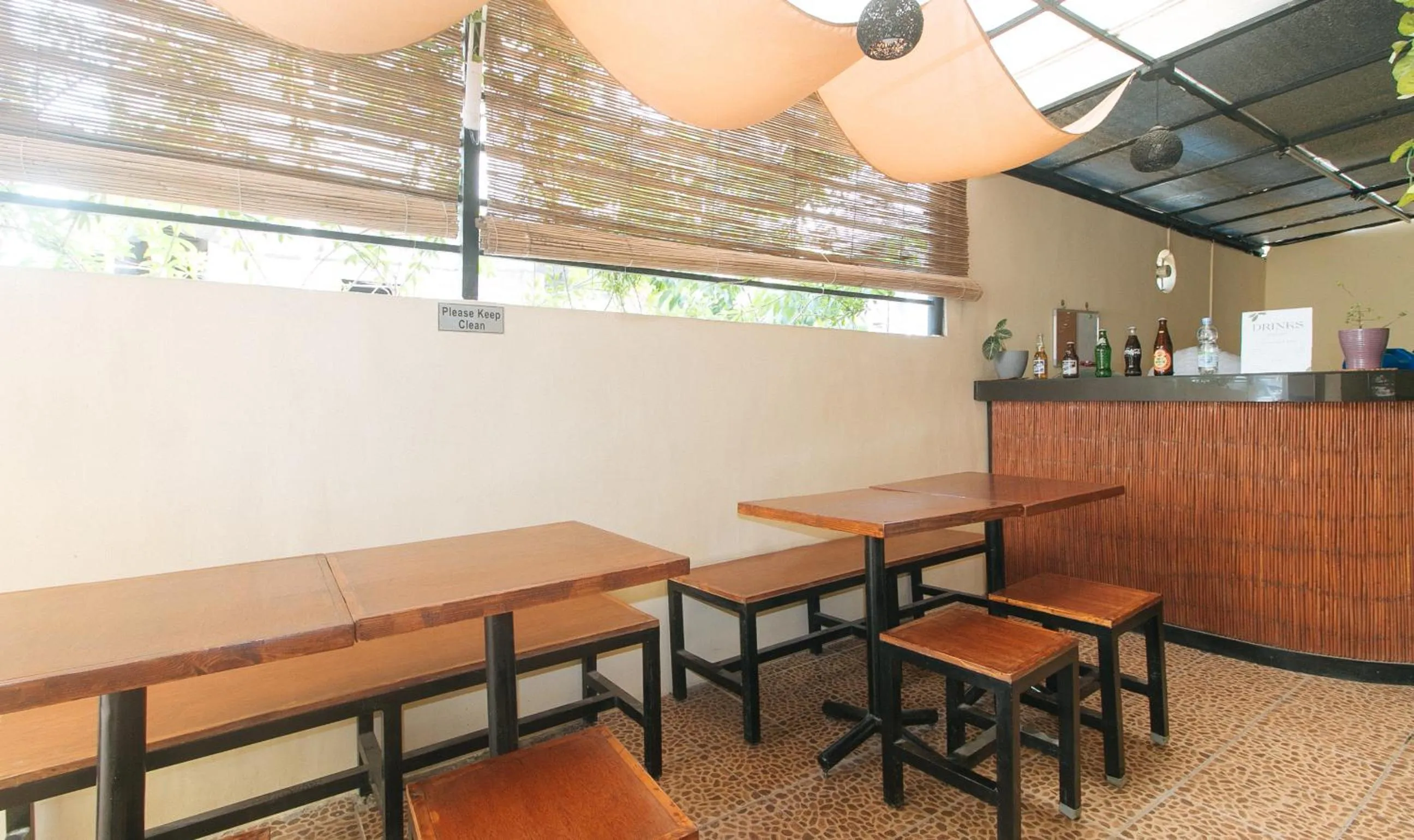 Restaurant/places to eat in RedDoorz @ The Central Inn Boracay Island