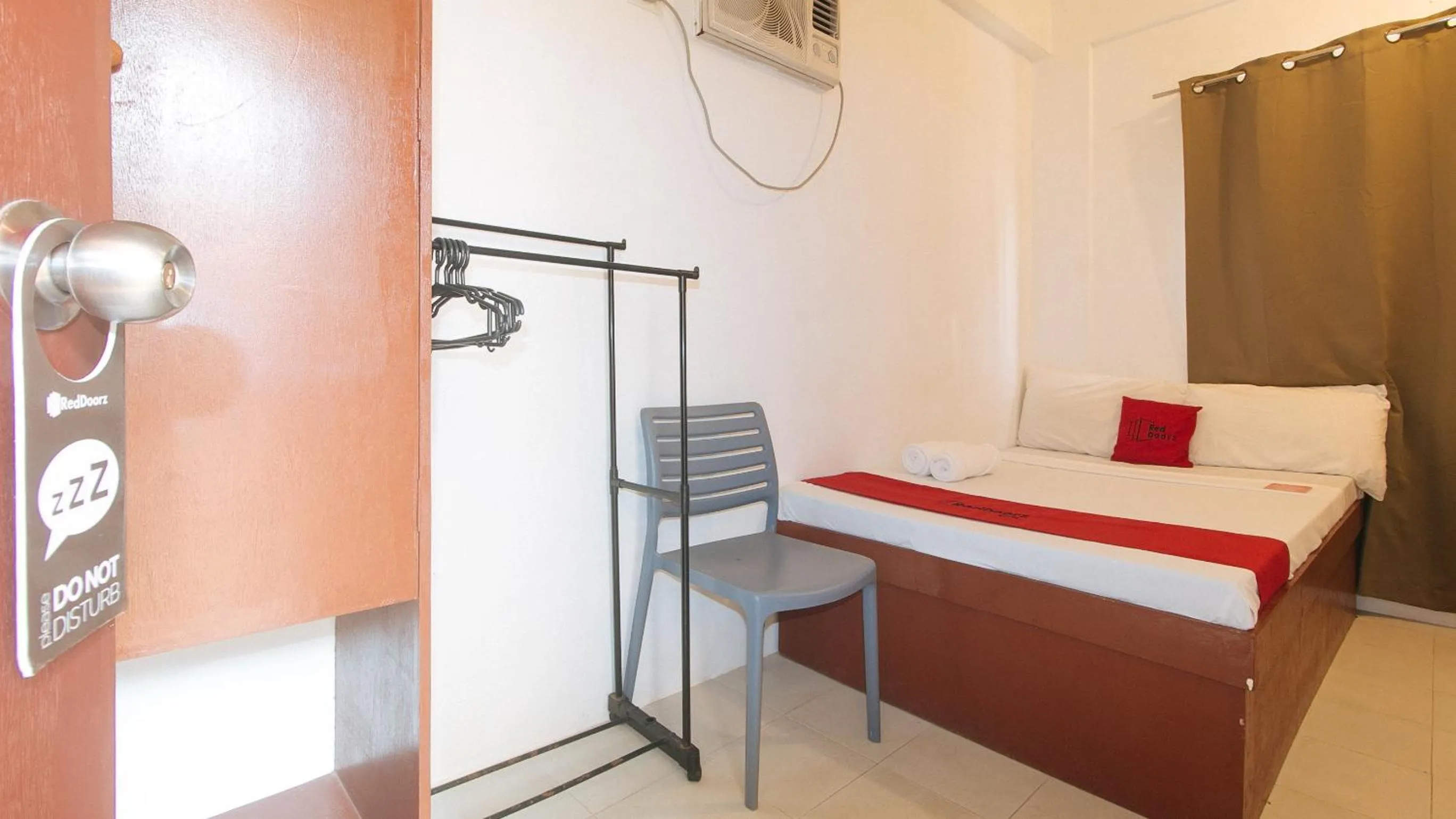 Bedroom, Bed in RedDoorz @ The Central Inn Boracay Island