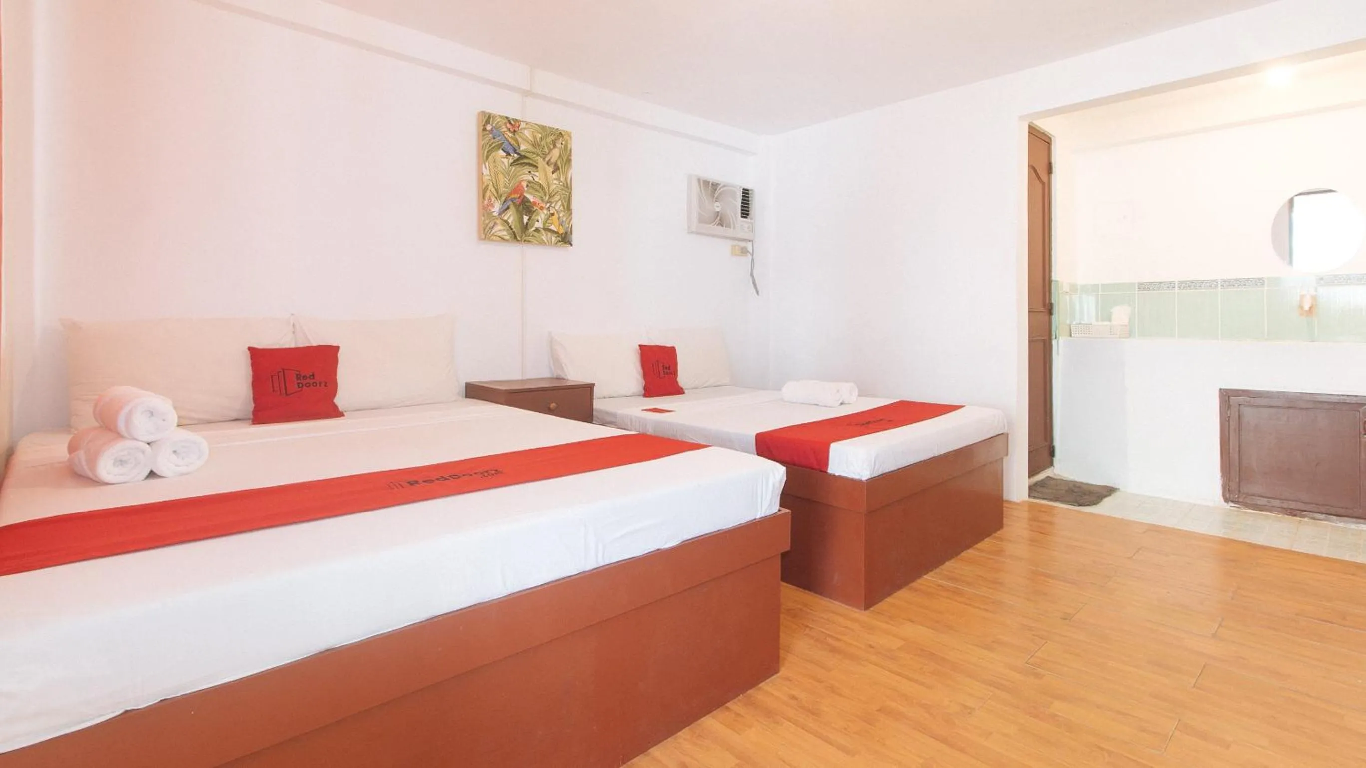 Bed in RedDoorz @ The Central Inn Boracay Island