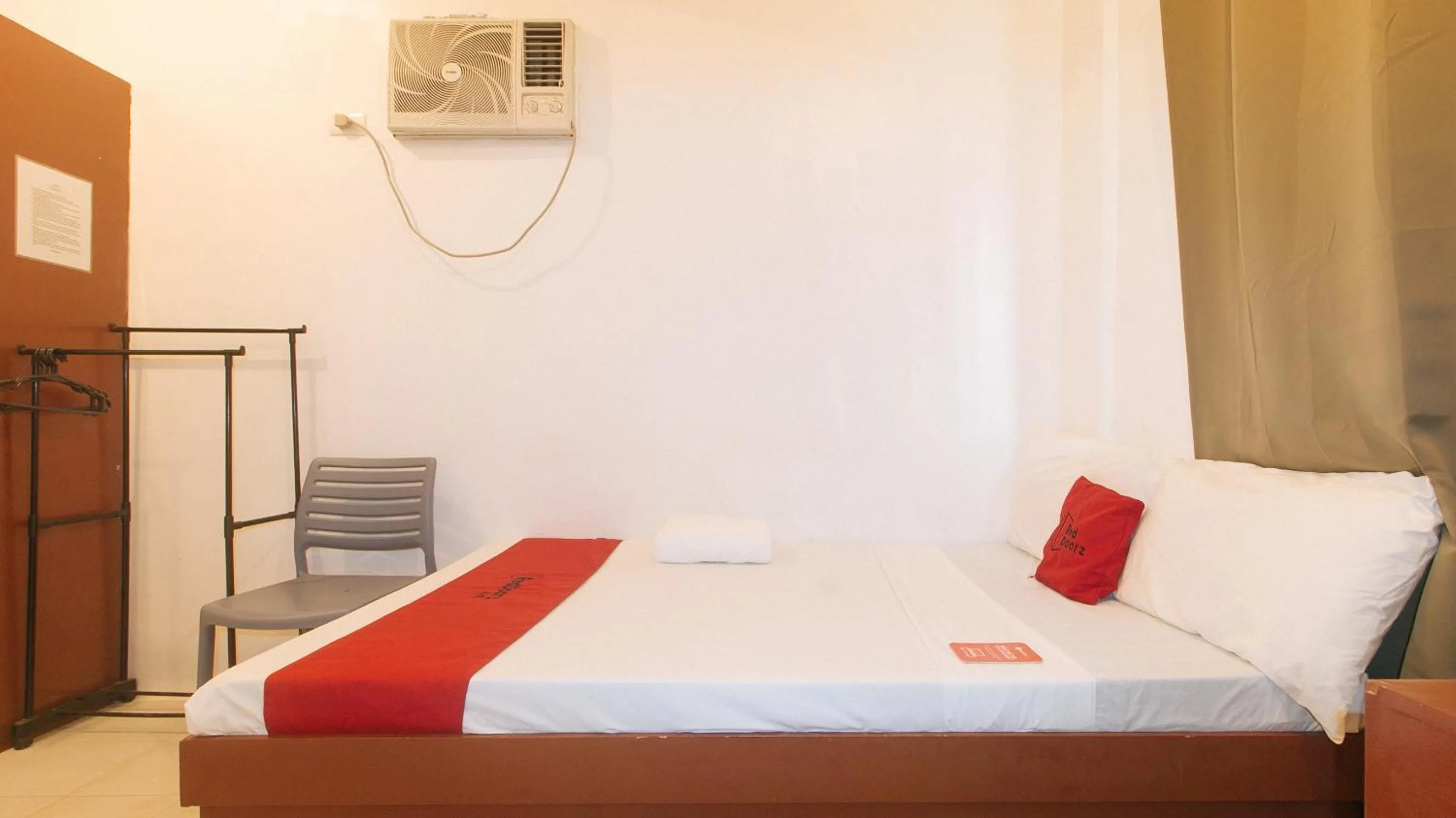 Bed in RedDoorz @ The Central Inn Boracay Island