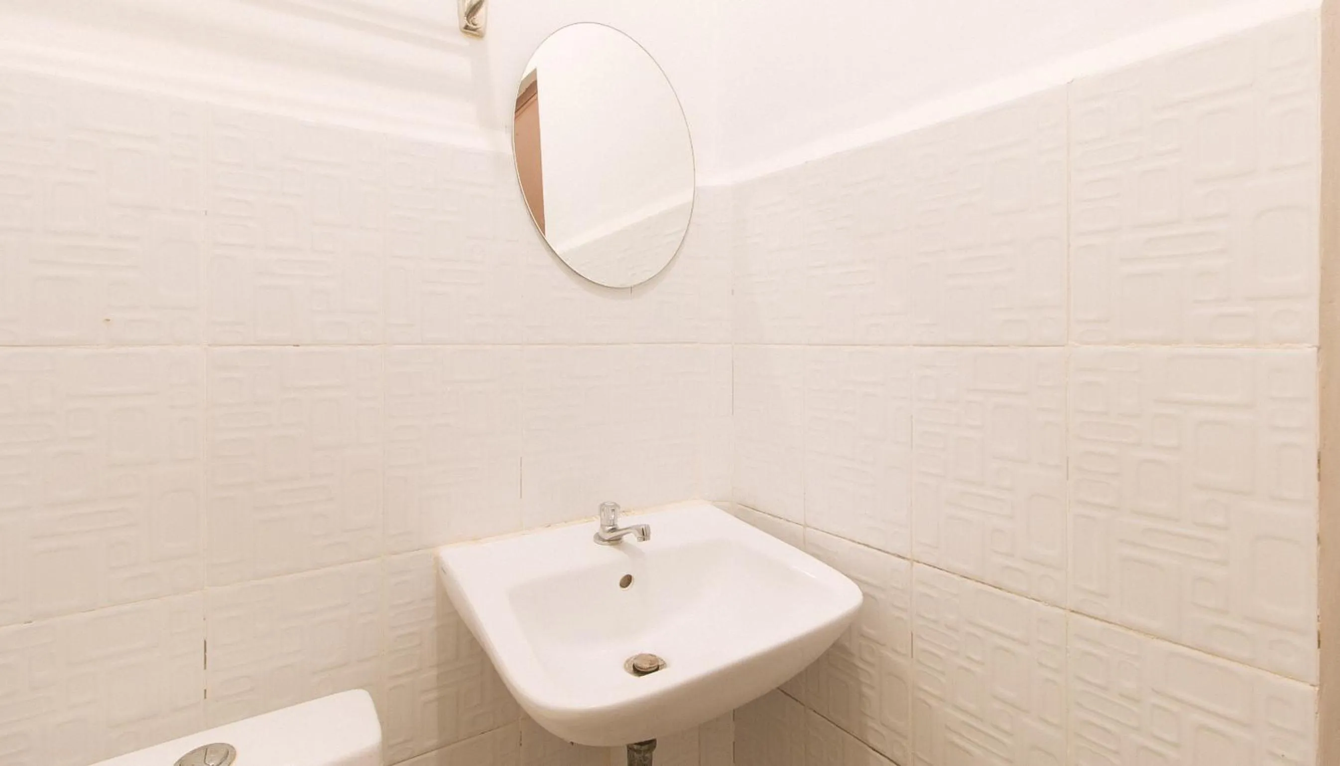 Bathroom in RedDoorz @ The Central Inn Boracay Island