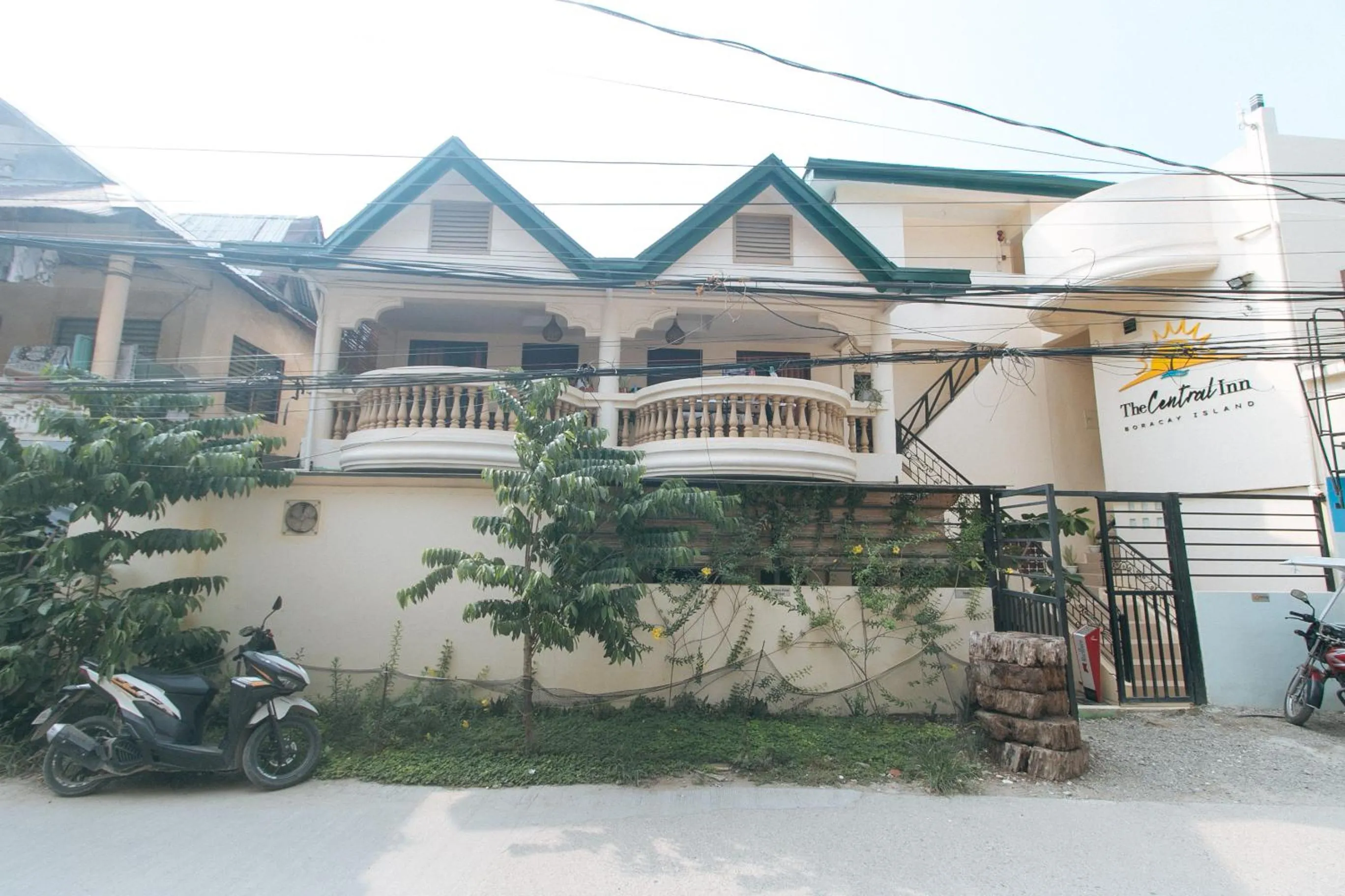 Property building in RedDoorz @ The Central Inn Boracay Island