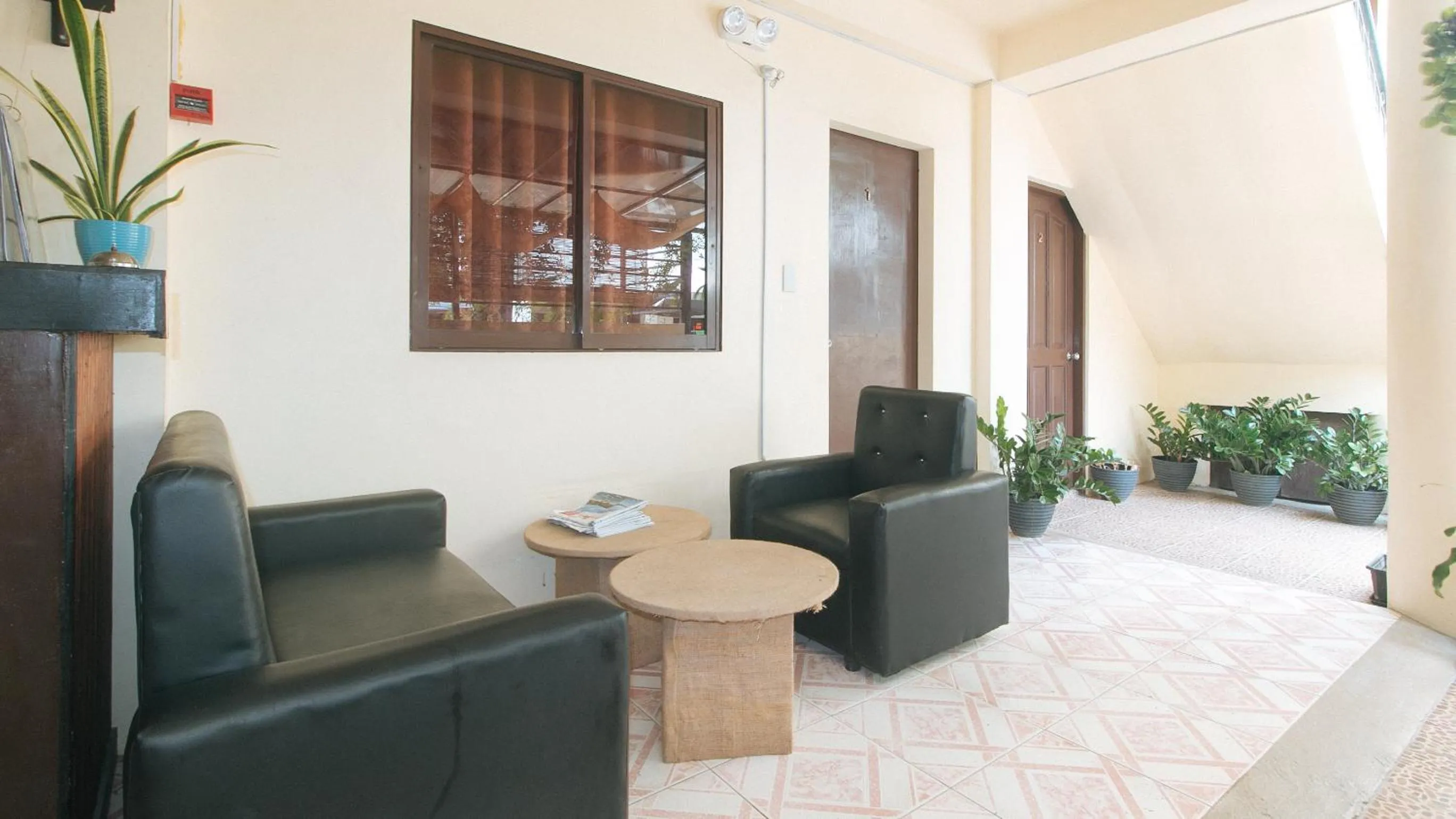 Lobby or reception in RedDoorz @ The Central Inn Boracay Island