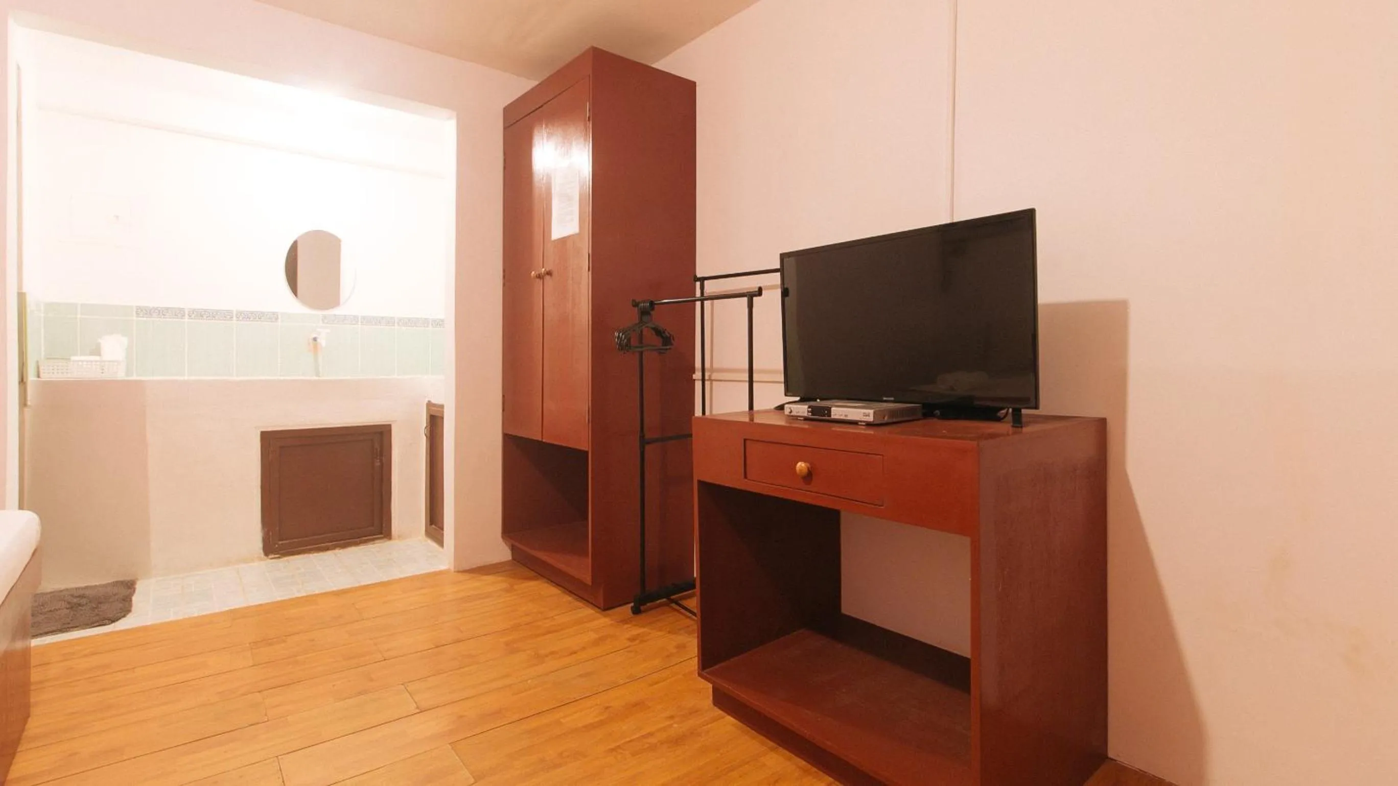 TV and multimedia in RedDoorz @ The Central Inn Boracay Island