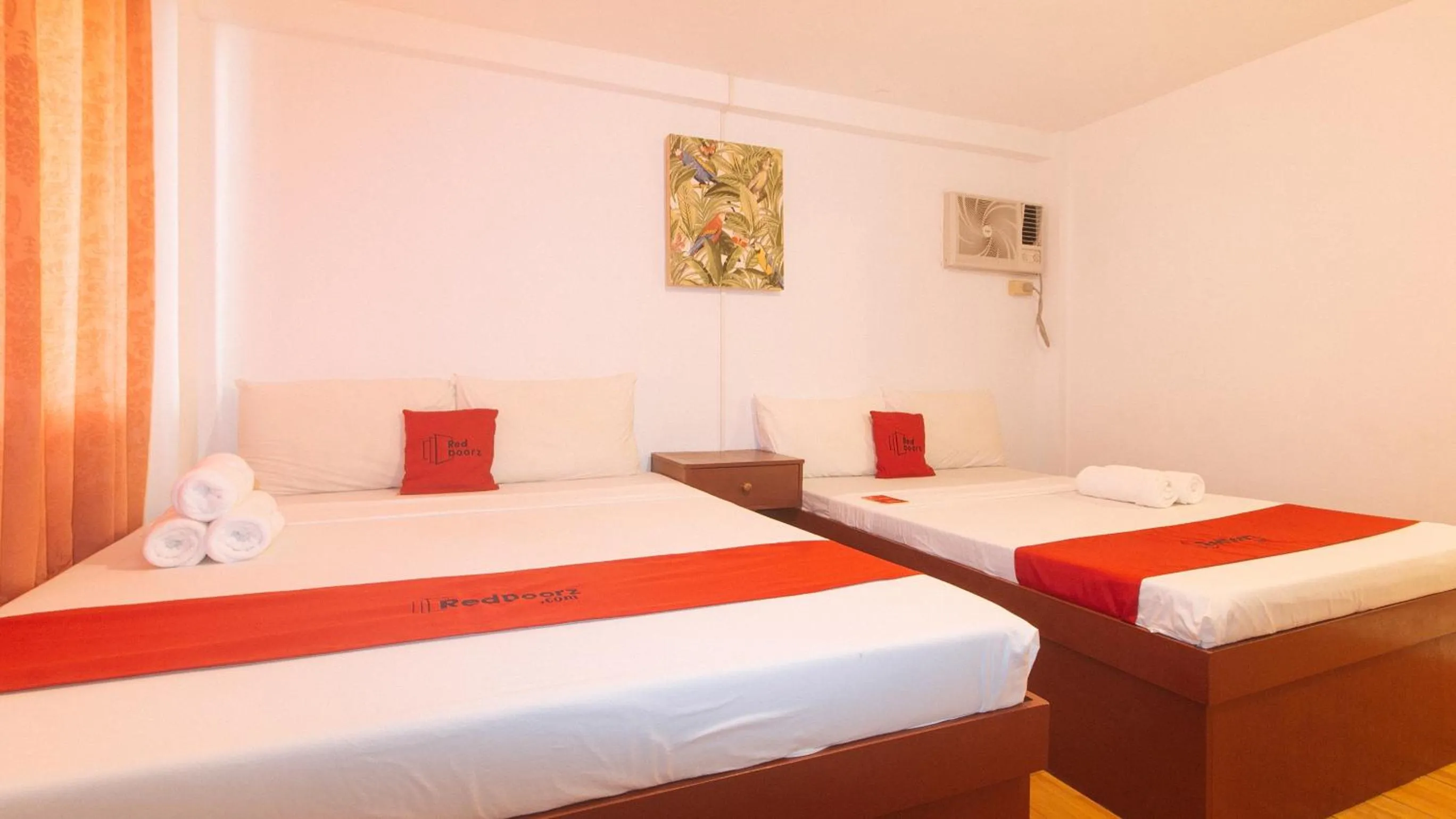 Bed in RedDoorz @ The Central Inn Boracay Island