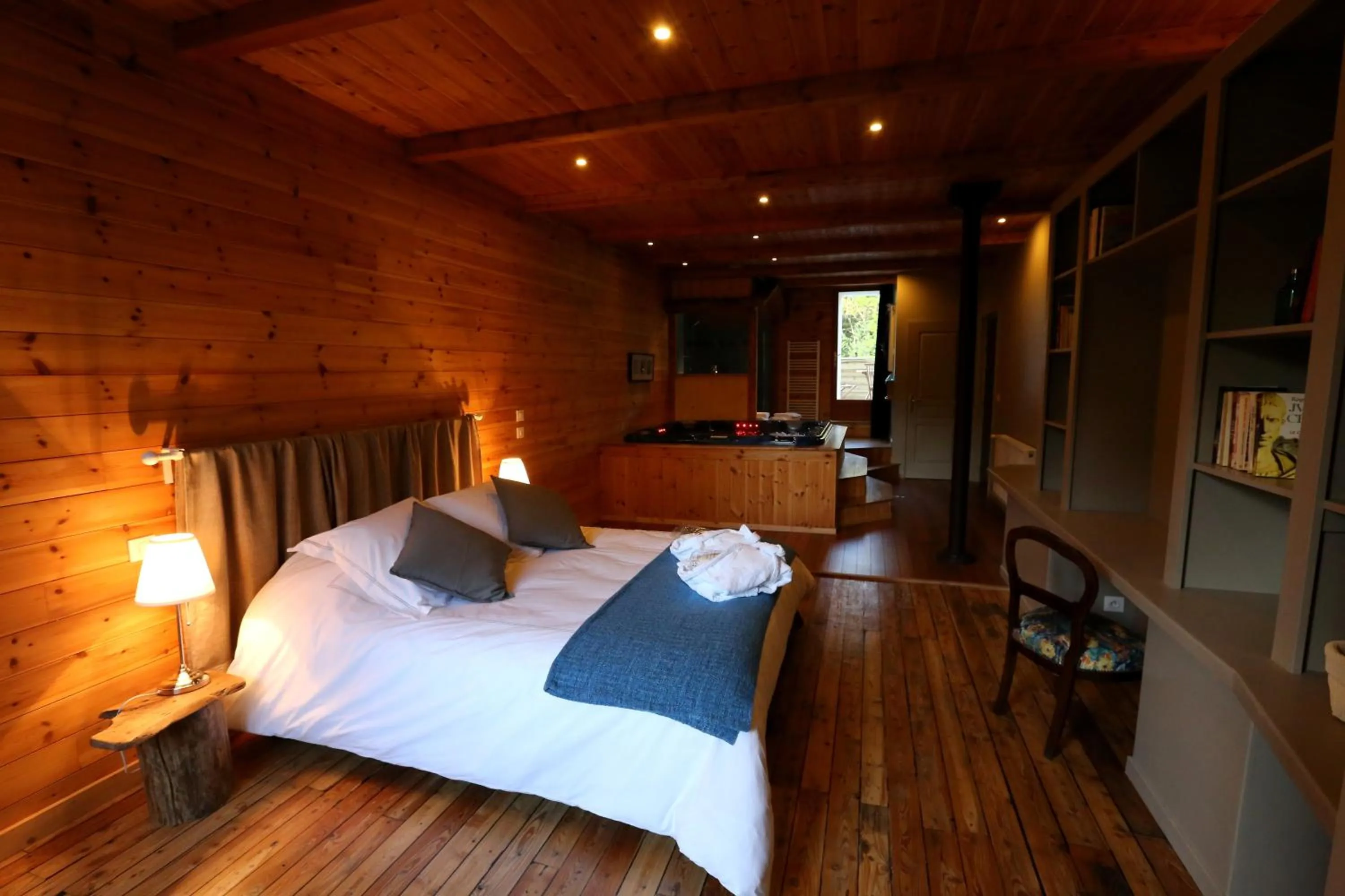 Bedroom, Bed in Hotel La Font Vineuse & Spa