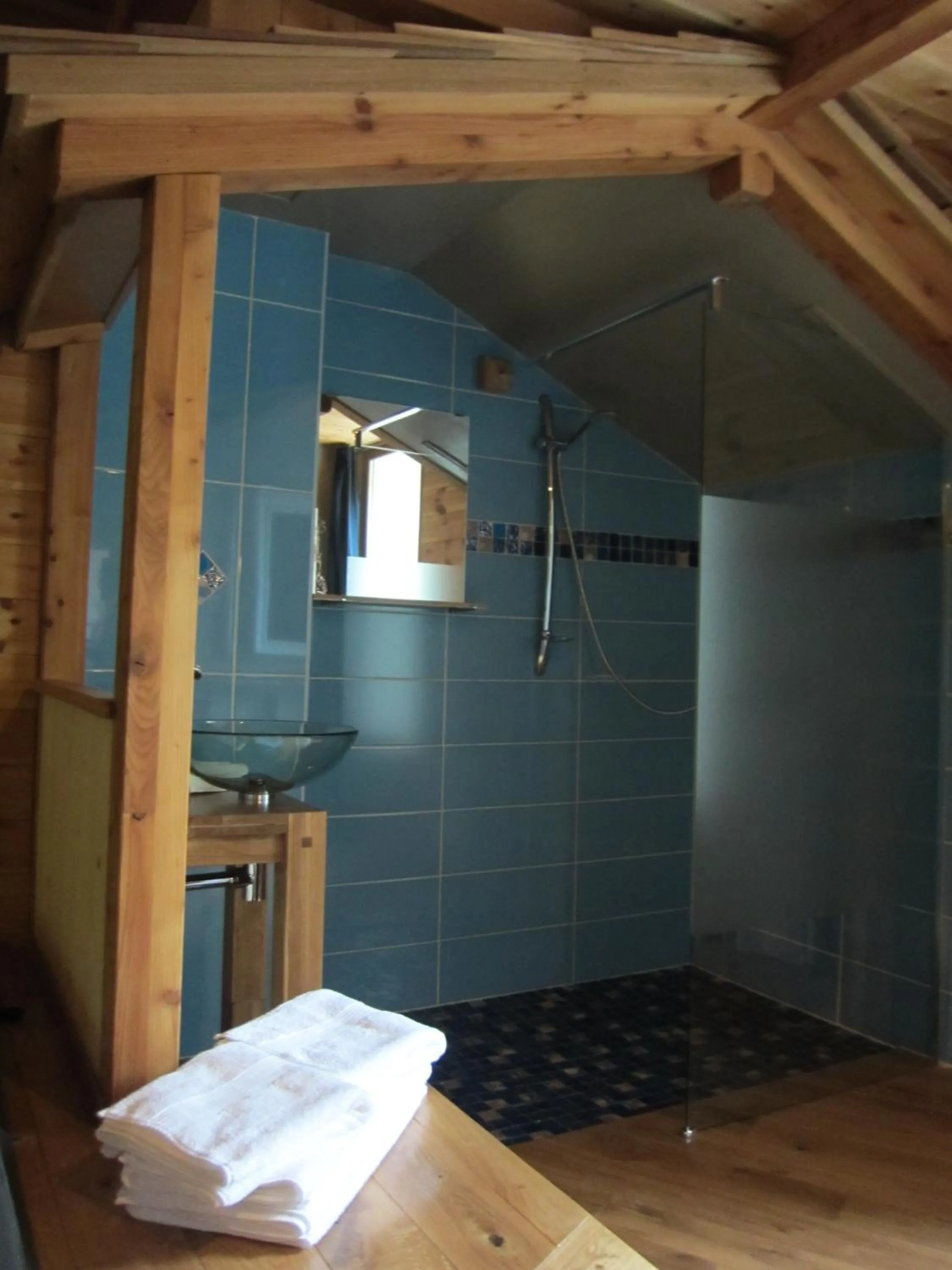 Bathroom in Hotel La Font Vineuse & Spa