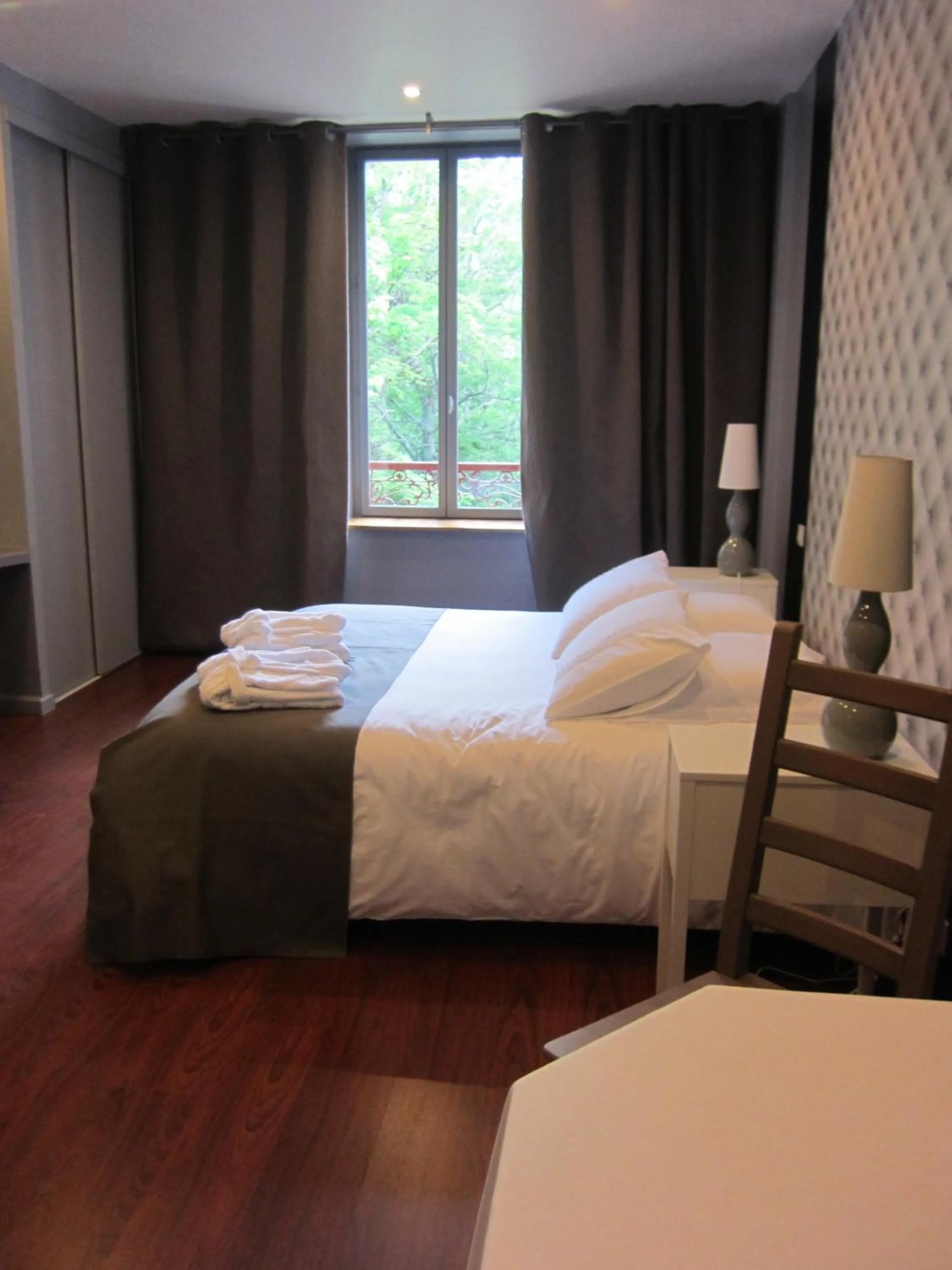 Bedroom, Bed in Hotel La Font Vineuse & Spa