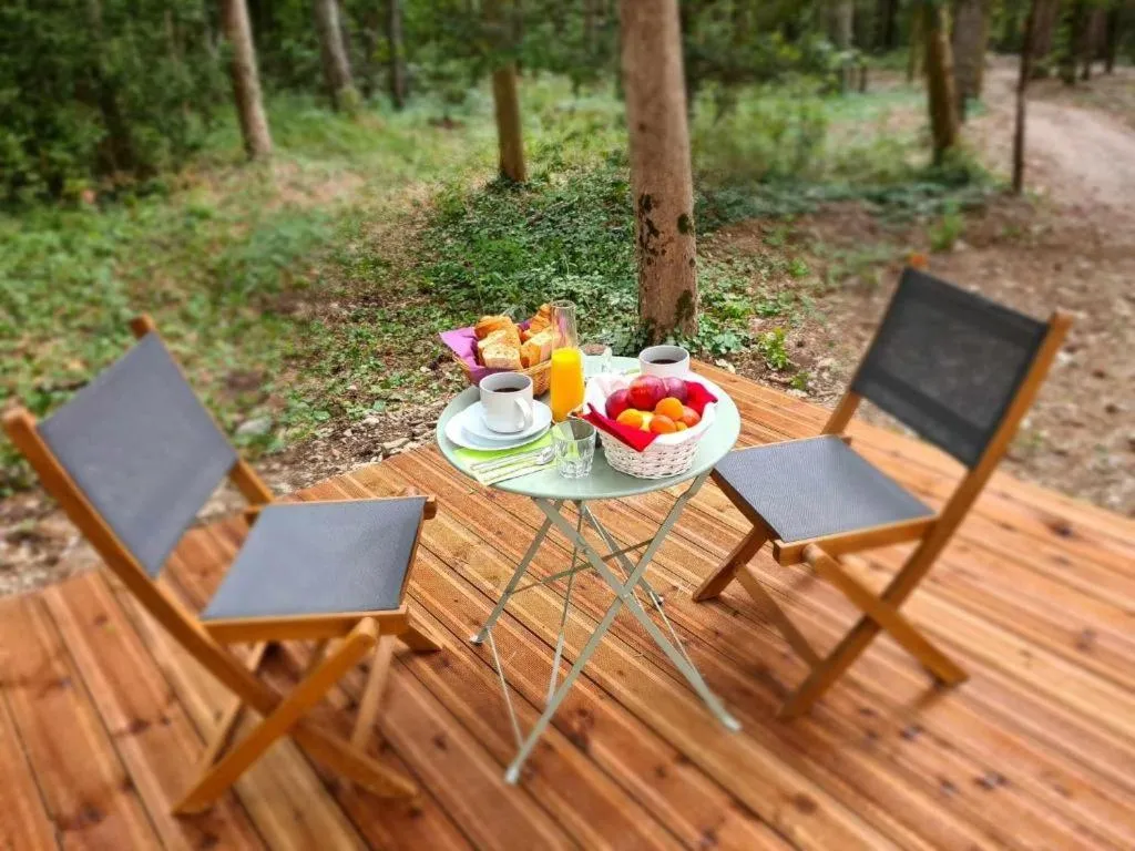 Patio in Hotel La Font Vineuse & Spa