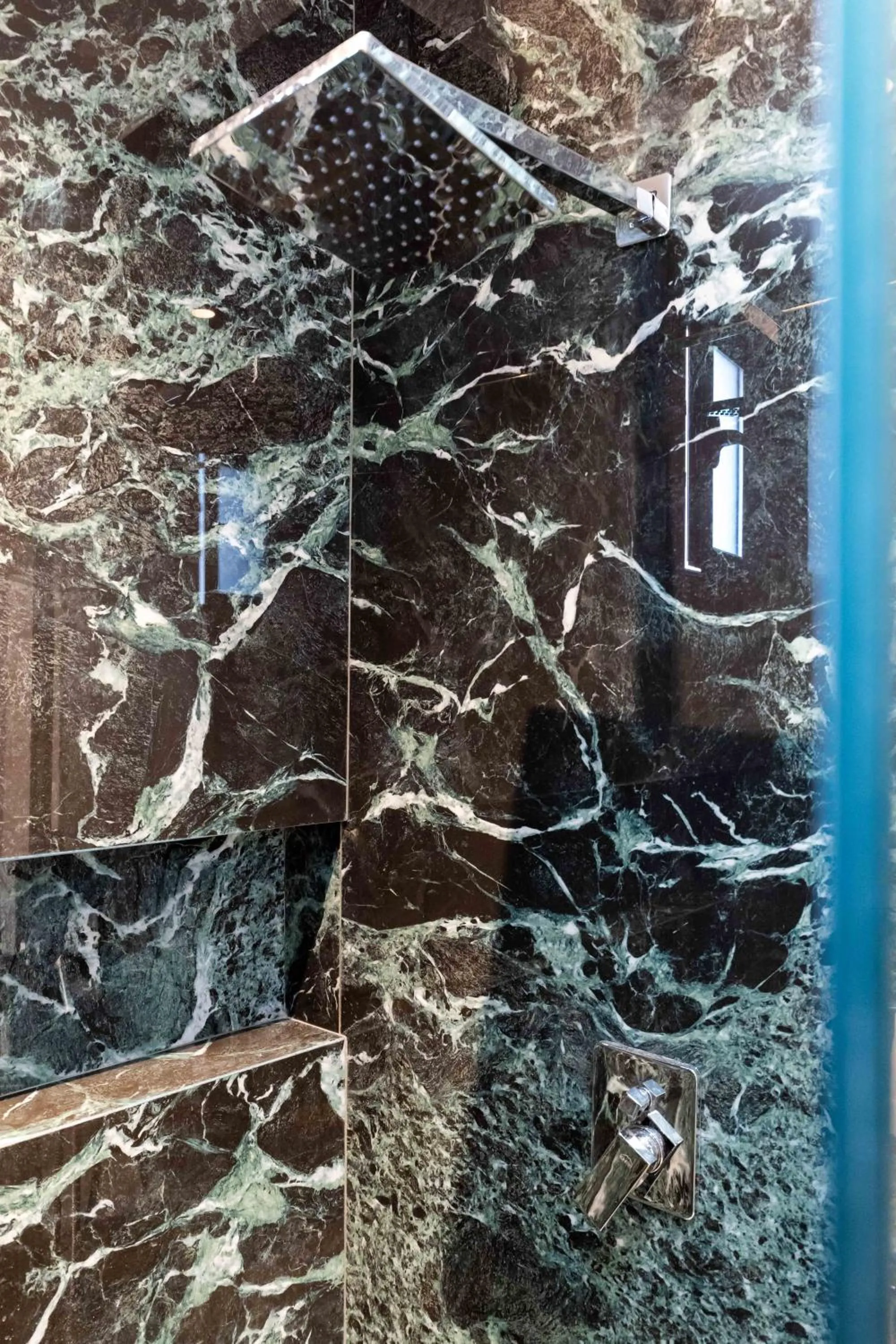 Shower in Hotel Ble Ble Vlore