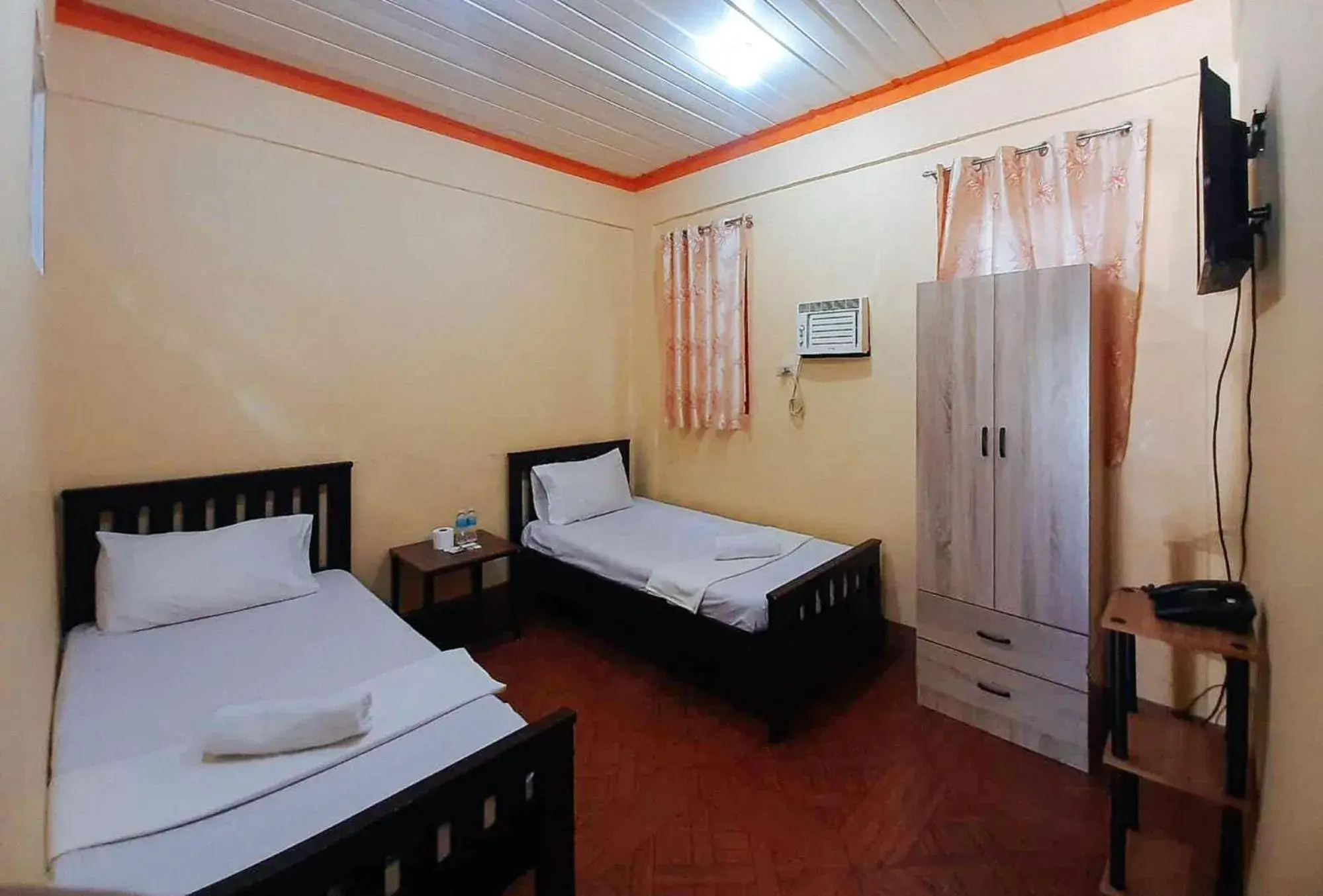 Twin Room in RedDoorz @ Johsons Pension House Butuan City Twin Room in RedDoorz @ Johsons Pension House Butuan City