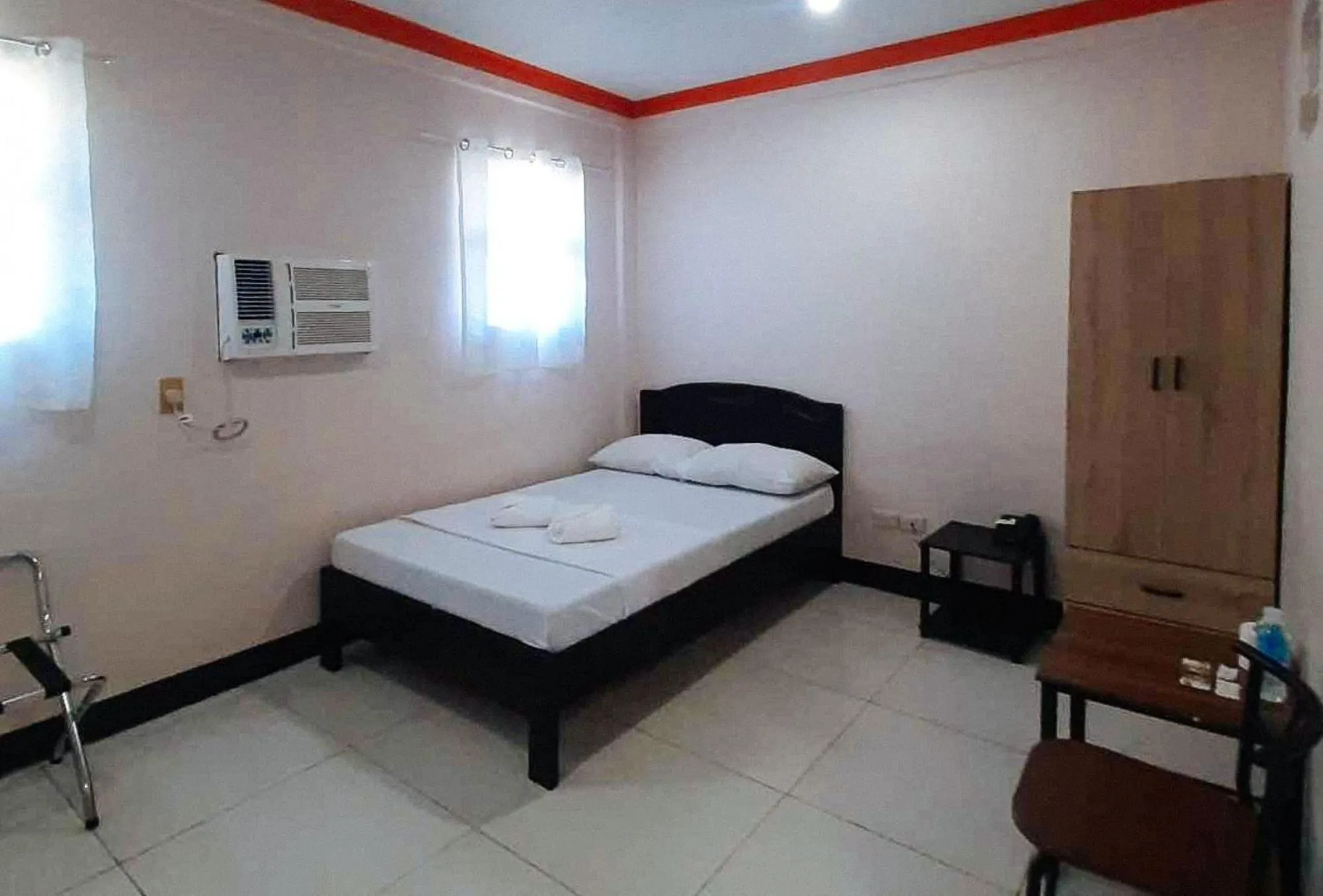 Photo of the whole room, Bed in RedDoorz @ Johsons Pension House Butuan City