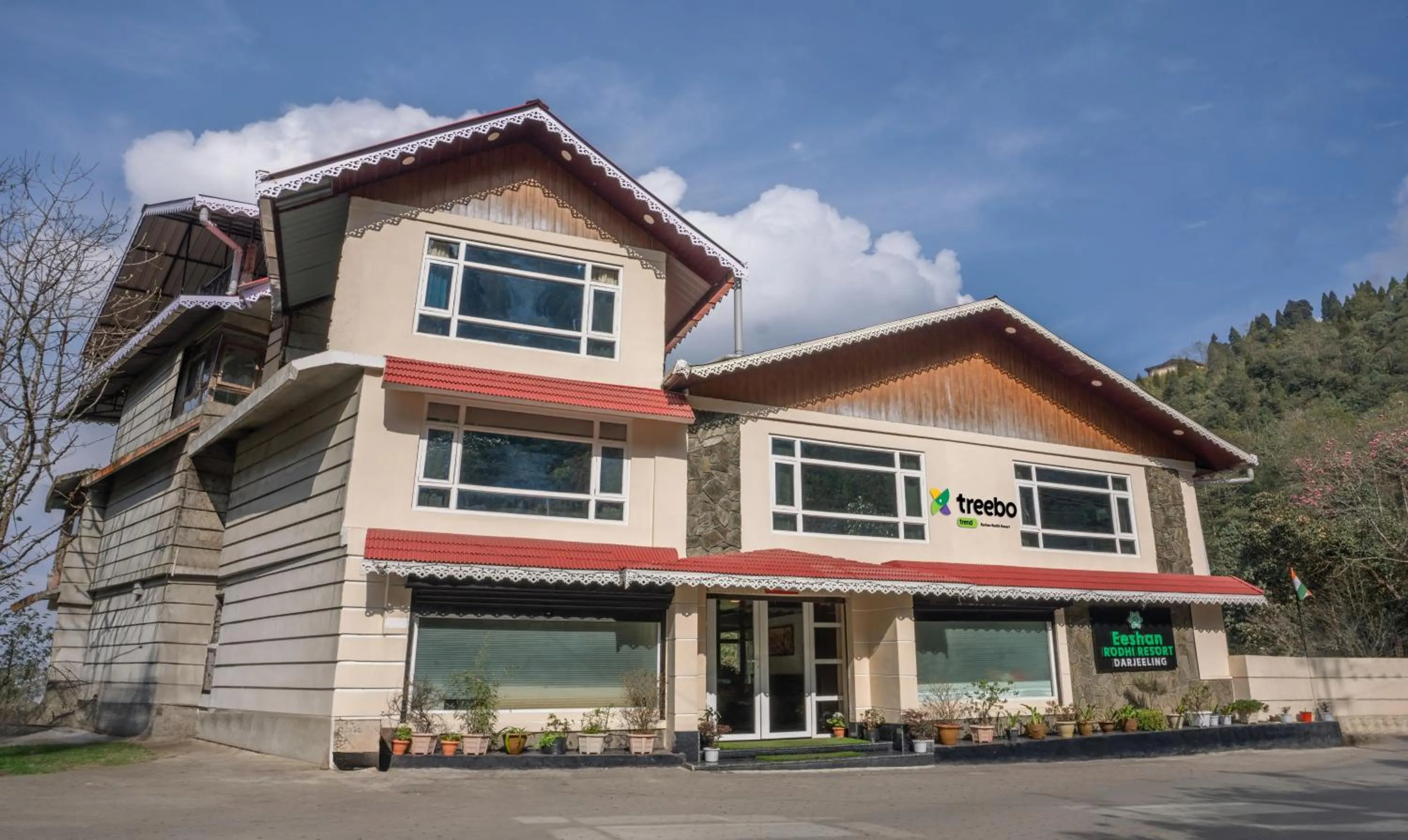 Facade/entrance in Treebo Eeshan Rodhi Resort, Darjeeling