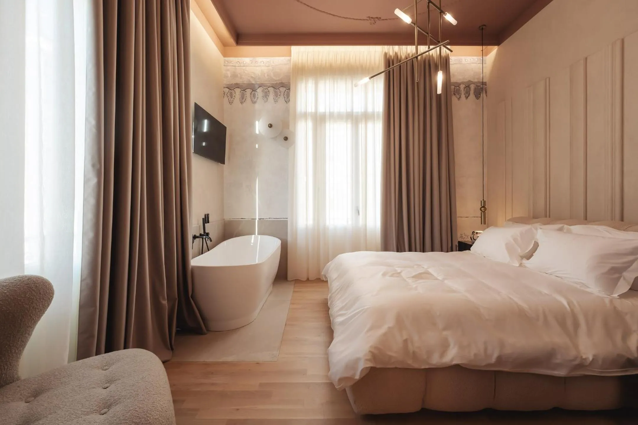 Bedroom, Bed in Zenith Premium Suites