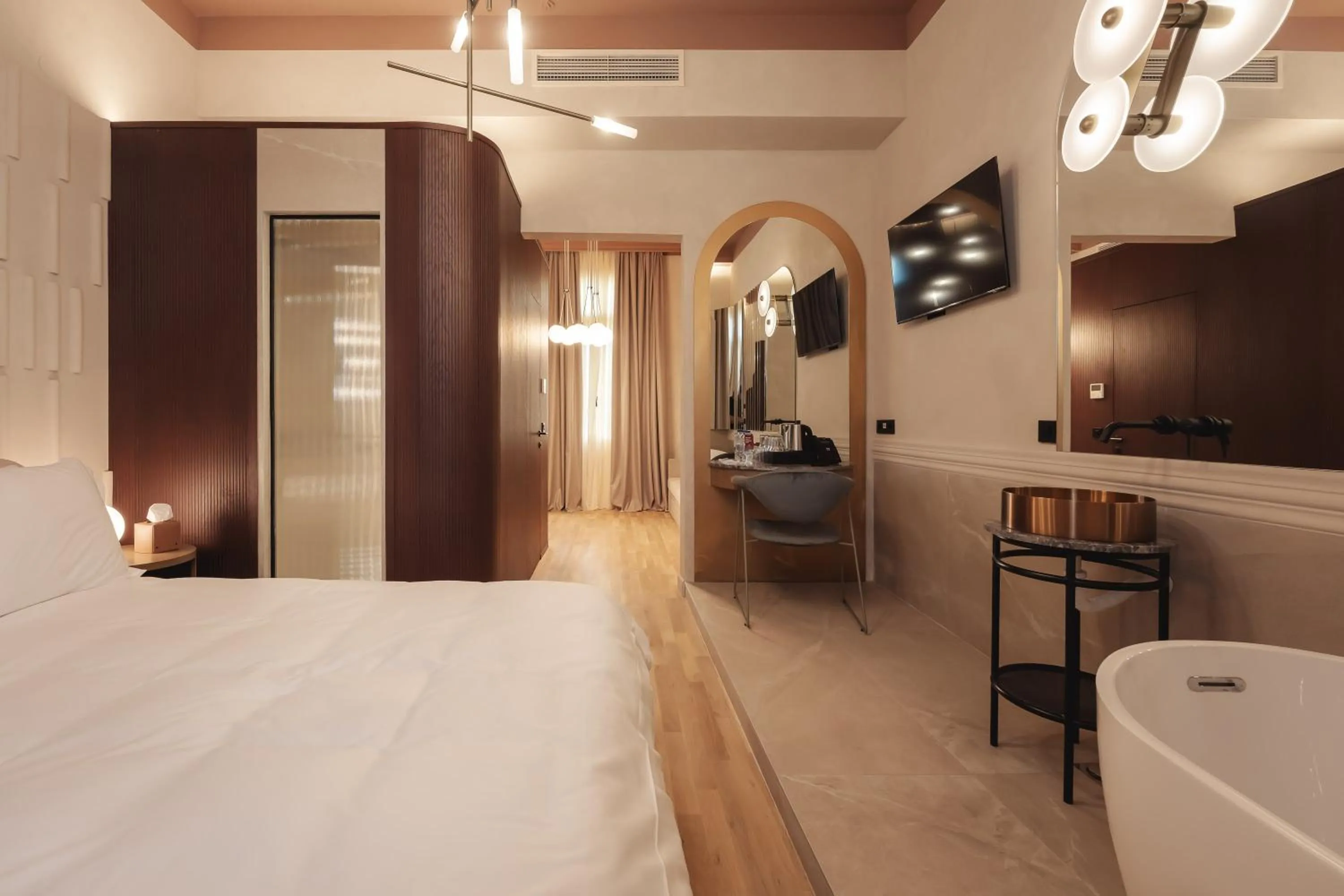 Photo of the whole room, Bed in Zenith Premium Suites