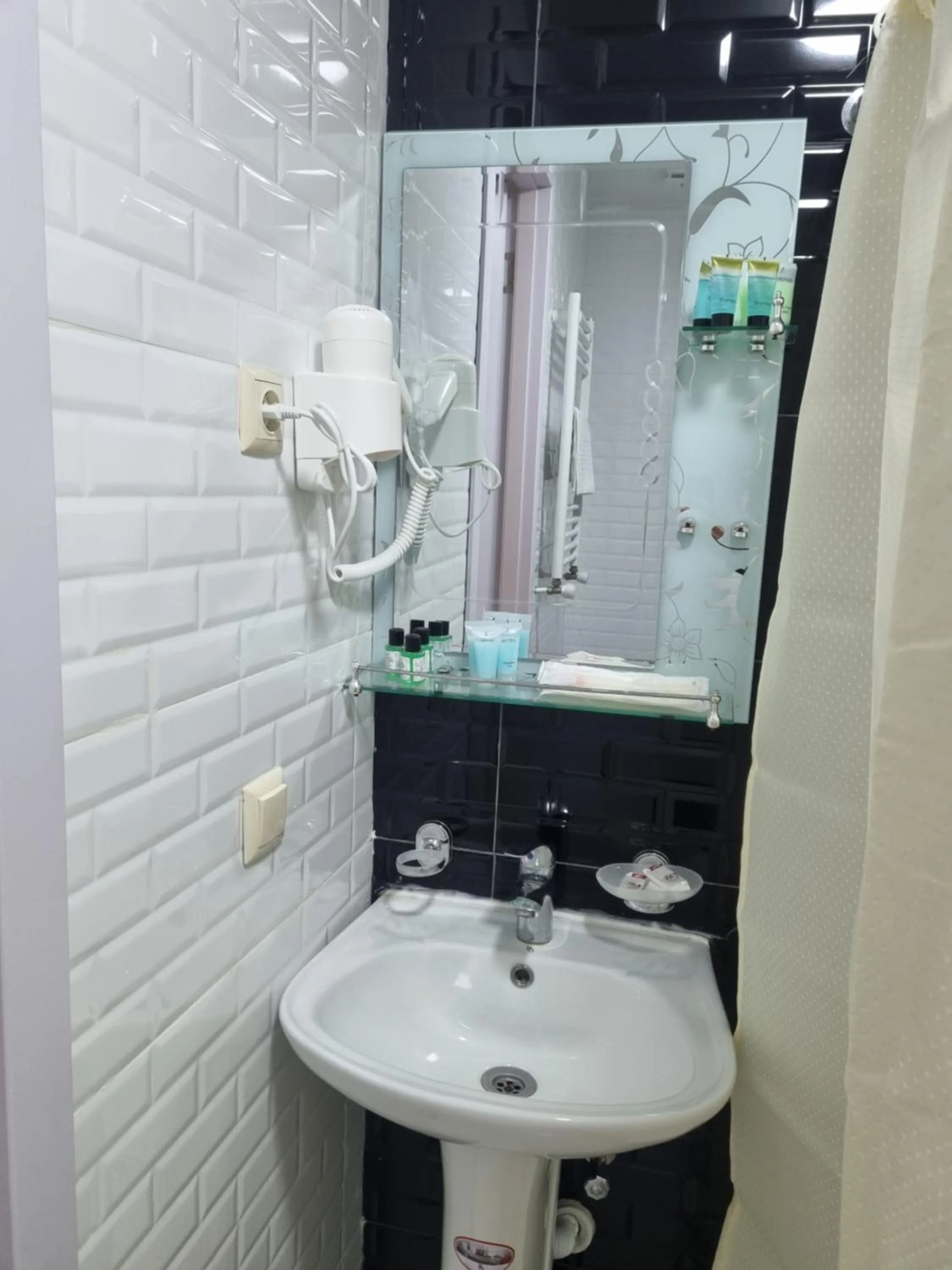 Bathroom in MAHALI HOTEL