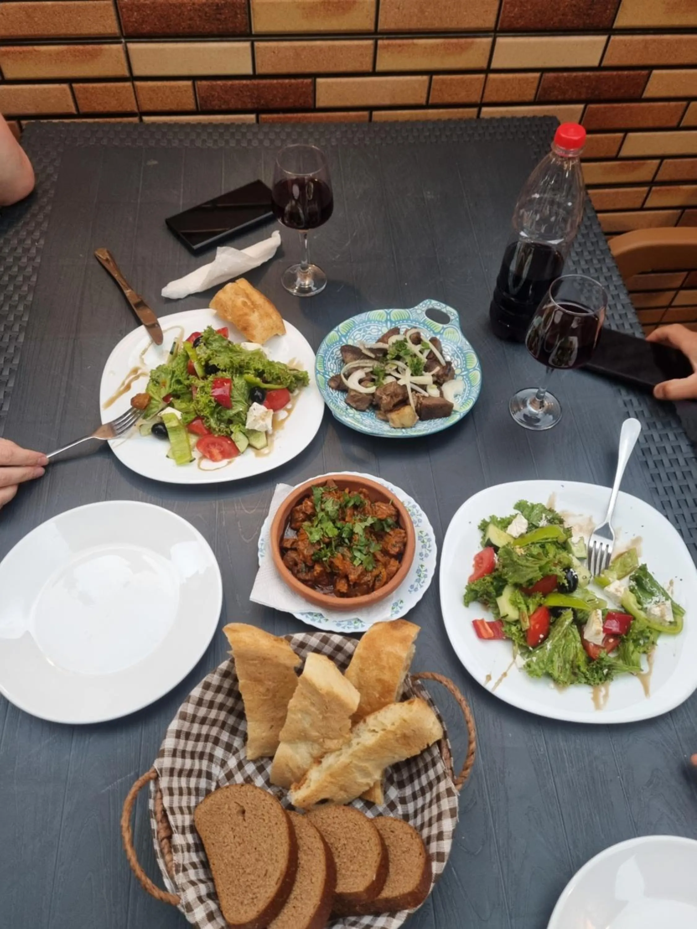 Restaurant/places to eat in MAHALI HOTEL