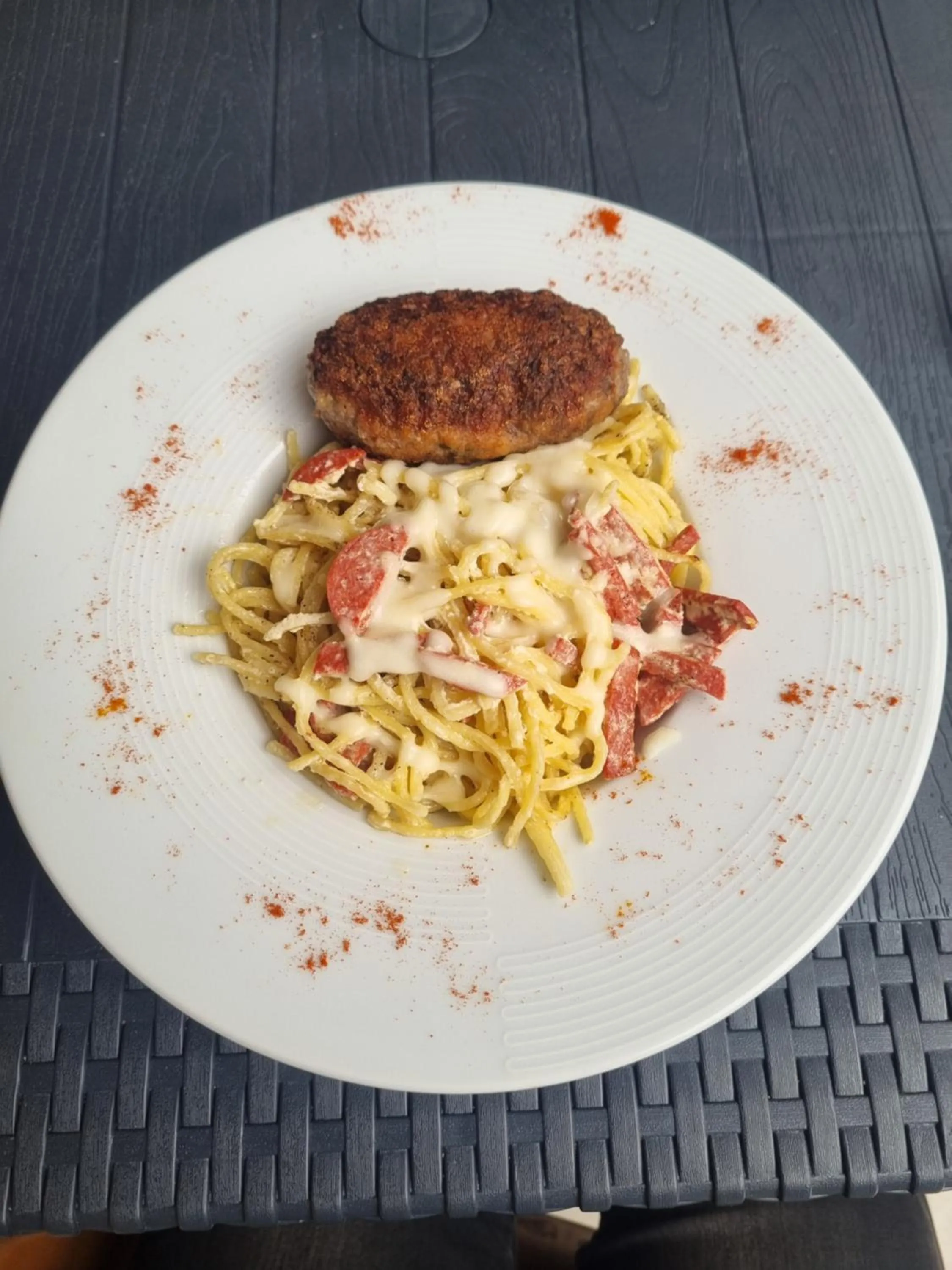 Restaurant/places to eat in MAHALI HOTEL