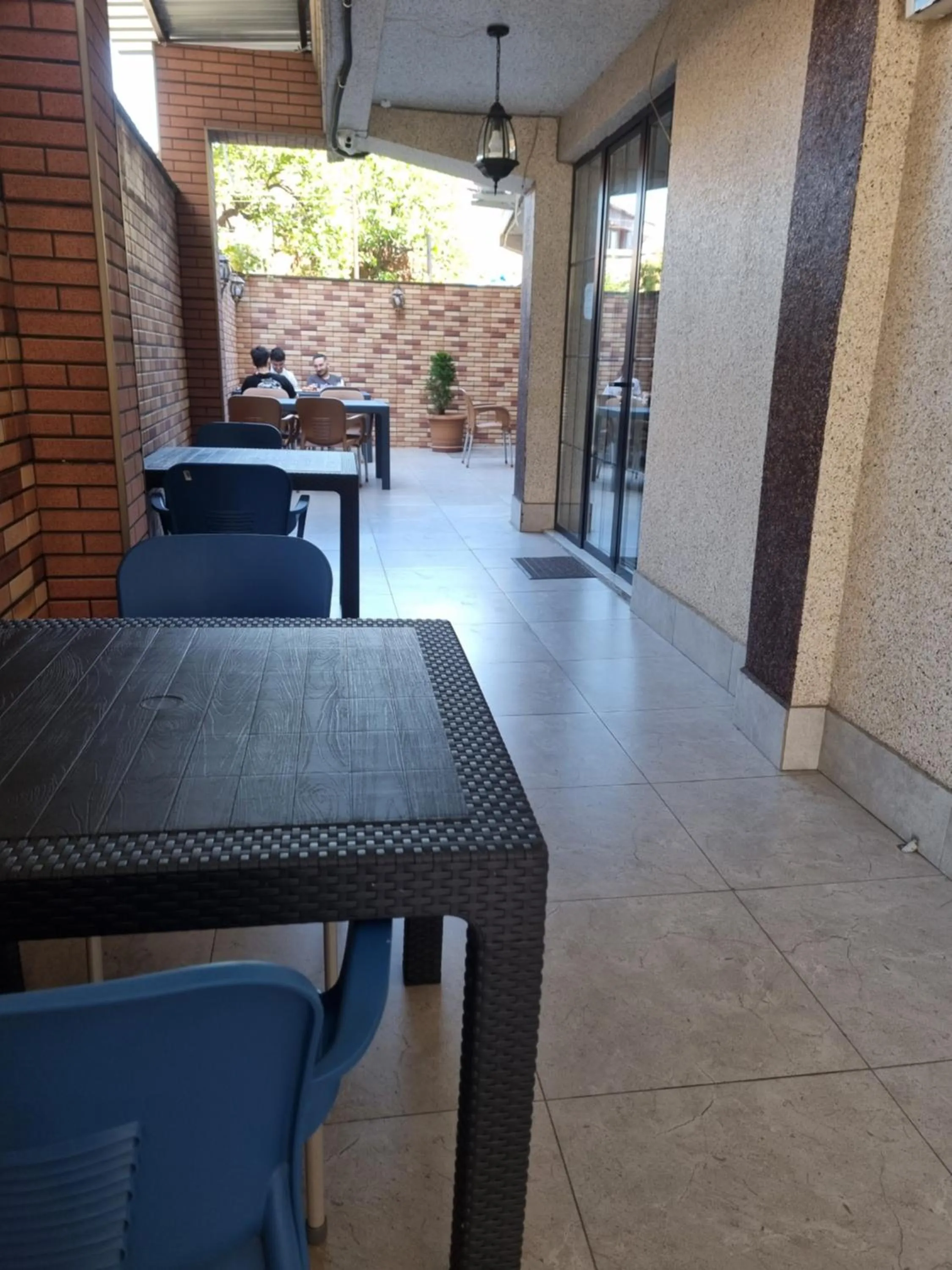 Restaurant/places to eat in MAHALI HOTEL