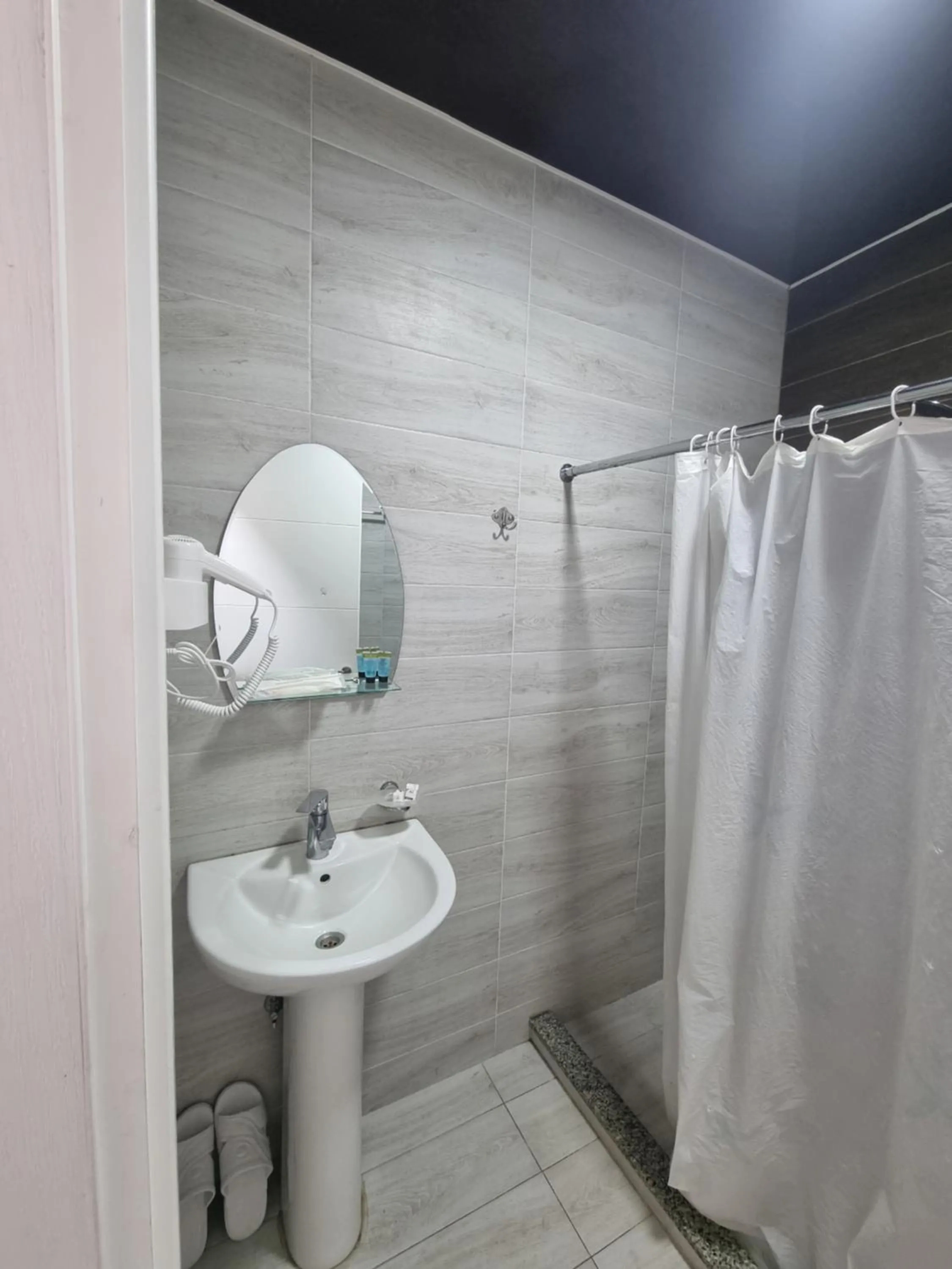 Bathroom in MAHALI HOTEL